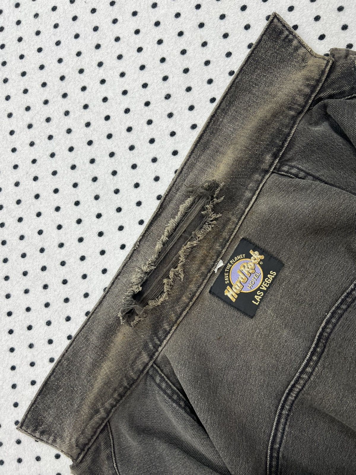 Hard Rock Cafe × Vintage Vintage Hard Rock Cafe Dirty Distressed Denim Jacket Size US L / EU 52-54 / 3 - 14 Thumbnail