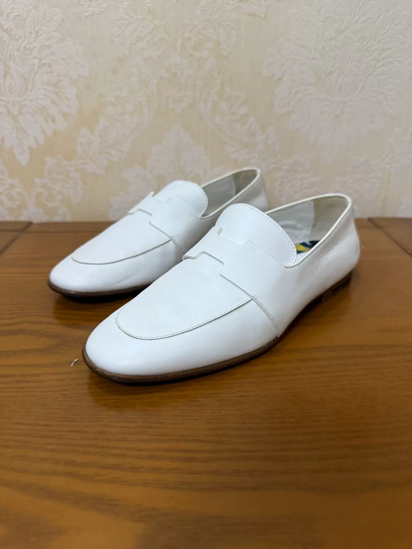 Hermes Hermes White Lowtop Sneakers us_5 Women Size US 5 / IT 35 - 1 Thumbnail