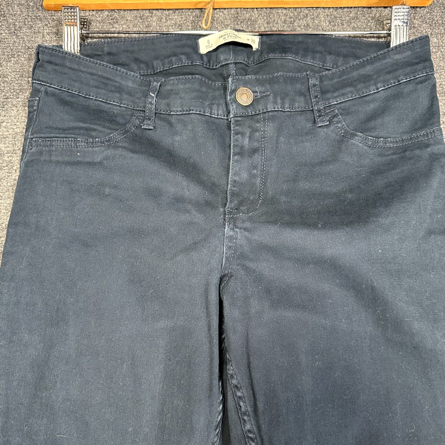 Abercrombie & Fitch Abercrombie & Fitch Jeans Women 28 Skinny Blue Cotton Blend Smooth Pockets denim Stretch Regular Rise 29 Inseam 29 Shirt? Size 28" / US 6 / IT 42 - 3 Thumbnail