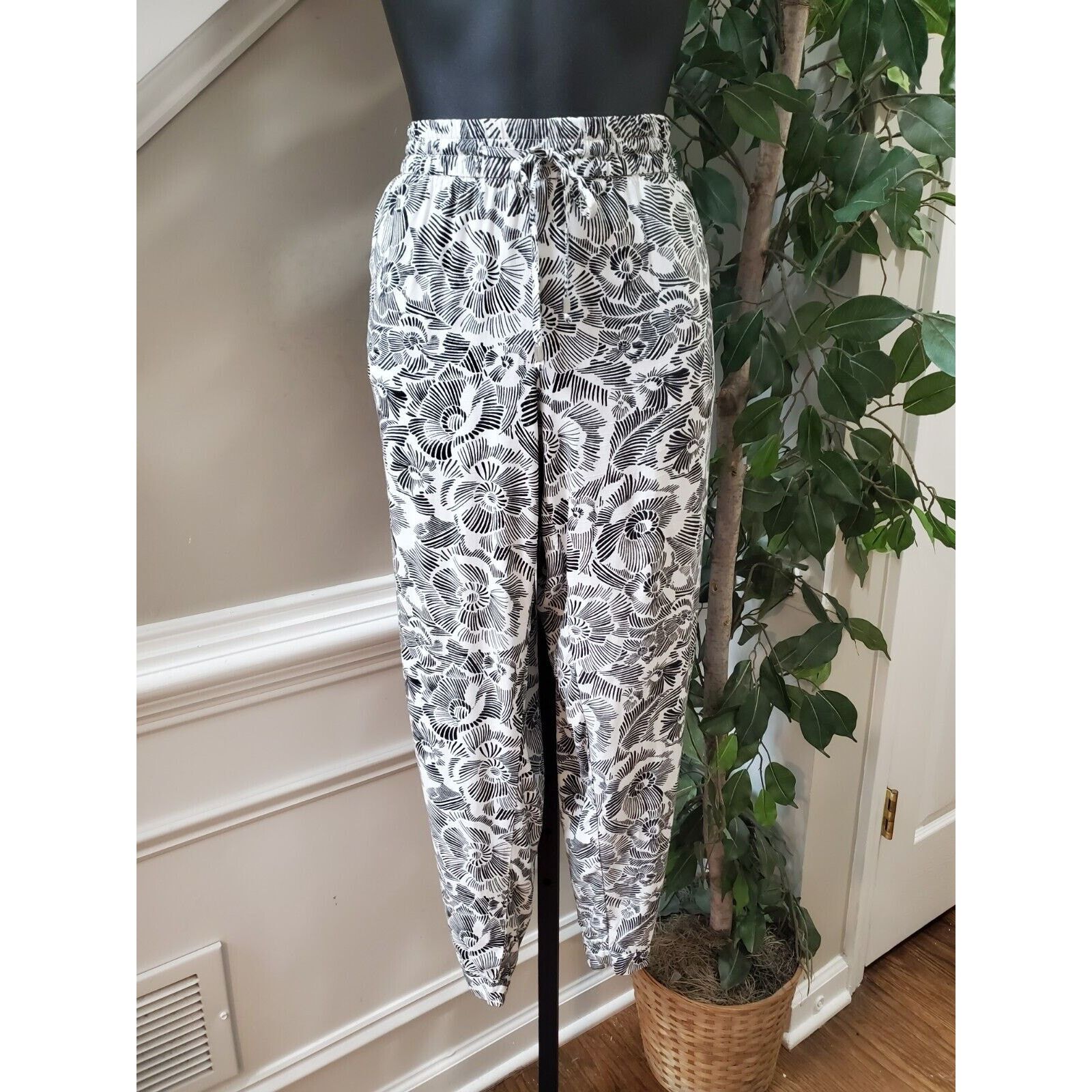 Old Navy Old Navy 100% Rayon Pant & Top 2 Piece Set Size Medium Size M / US 6-8 / IT 42-44 - 4 Thumbnail