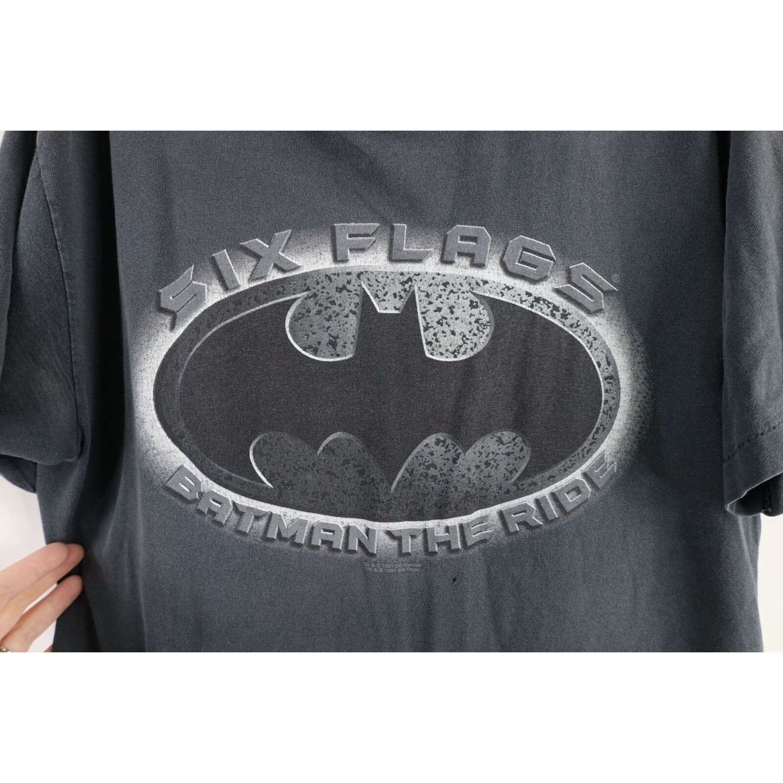 Vintage Vintage 90s Distressed Six Flags Batman The Ride T-Shirt Size US L / EU 52-54 / 3 - 4 Thumbnail