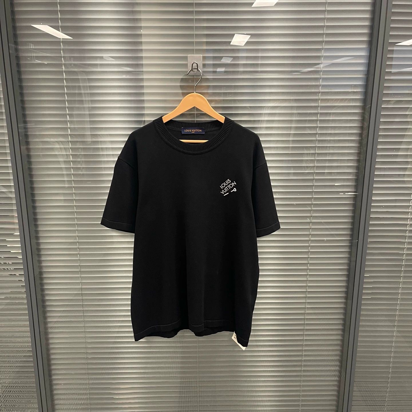 Louis Vuitton LV black pin short sleeve tee XL Size US XL / EU 56 / 4 - 1 Thumbnail