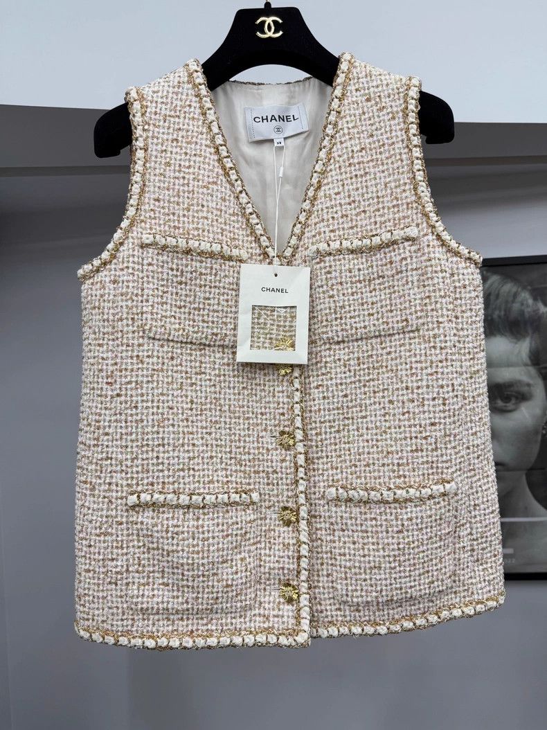 Chanel Chanel 26C gold silk beige vest Size XS / US 0-2 / IT 36-38 - 1 Thumbnail