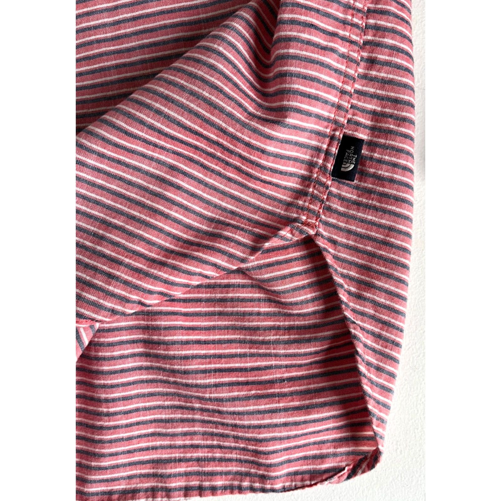 The North Face Nike Shirt Women’s Button-Up Pullover with Roll Tab Sleeves Sz S Multicolor Striped The North Face Size S / US 4 / IT 40 - 7 Thumbnail