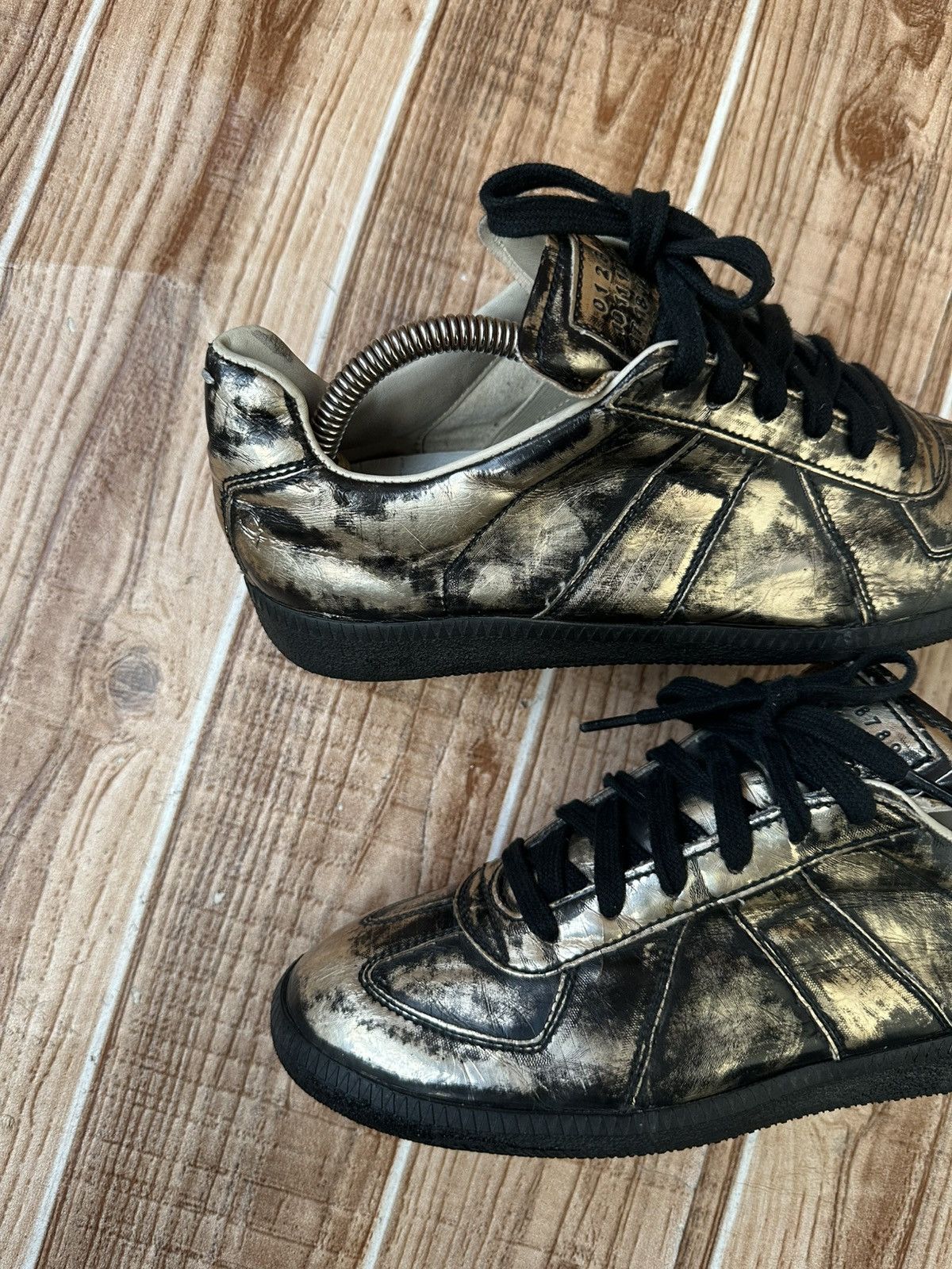 Maison Margiela Maison Margiela Black/Silver Metallic Leather Lowtop Sneaks Size US 7 / IT 37 - 10 Thumbnail