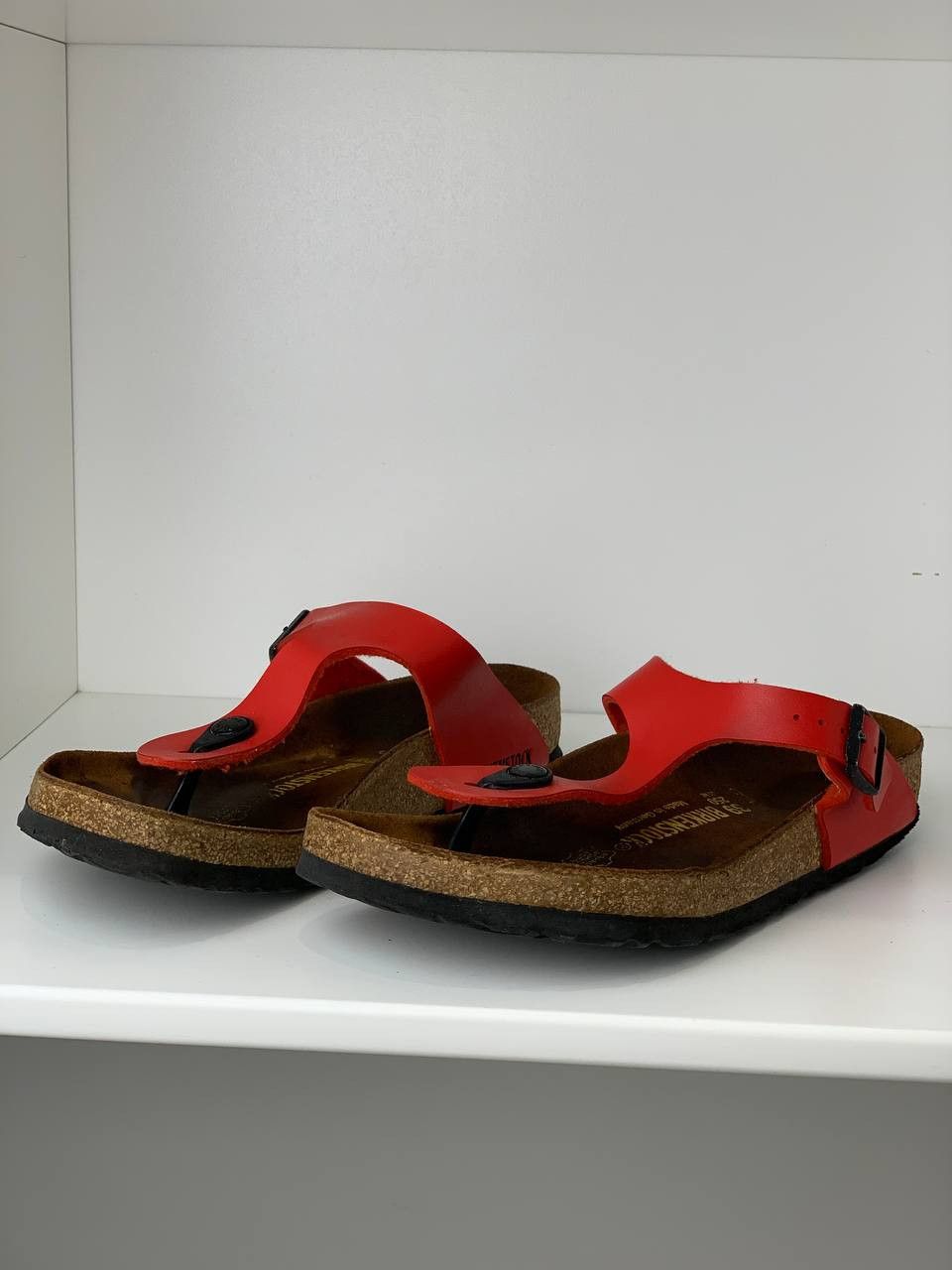 Birkenstock Birkenstock Women Gizeh Old Red Patent Flip Flops Size US 7 / IT 37 - 2 Thumbnail