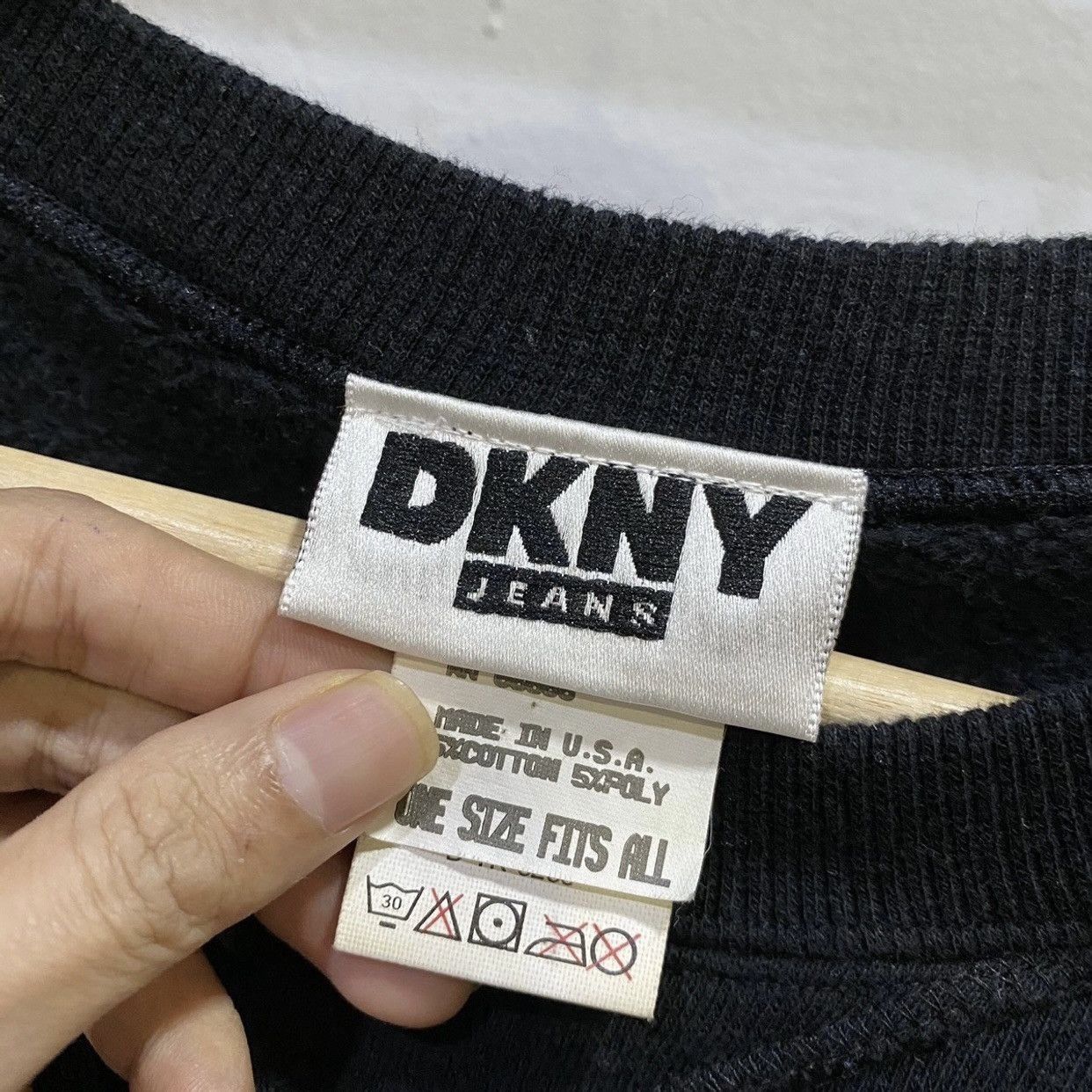 DKNY jeans 90 ' s sweatshirt ( made in USA ) Vintage 90s Dkny