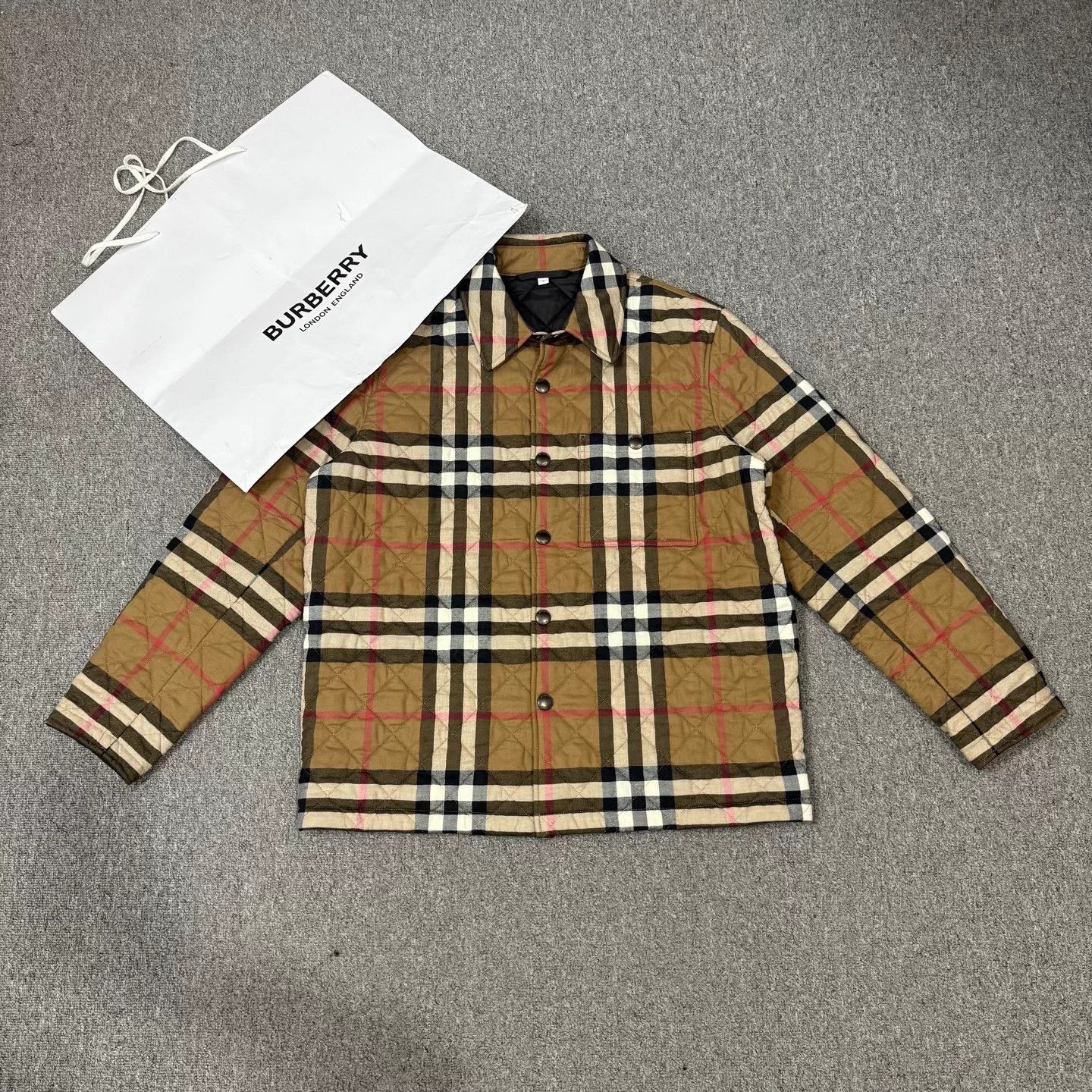Burberry Burberry khaki check cotton jacket M unworn Size US M / EU 48-50 / 2 - 1 Thumbnail