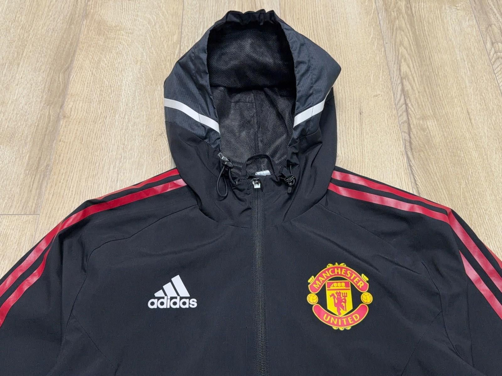Adidas Mens Adidas Manchester United 2022 2023 Windbreaker Jacket Size US S / EU 44-46 / 1 - 3 Thumbnail