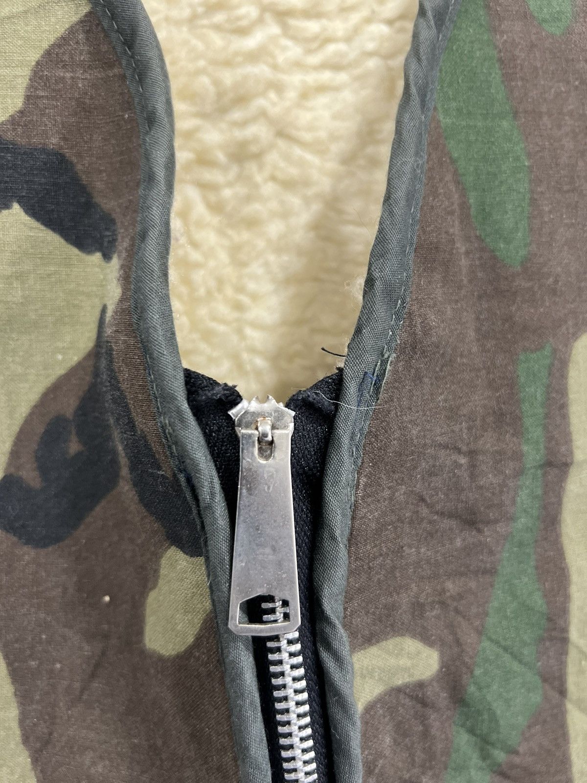 Vintage Vintage Camo Army Vest Sherpa Fleece Lined zip up Size US S / EU 44-46 / 1 - 3 Thumbnail