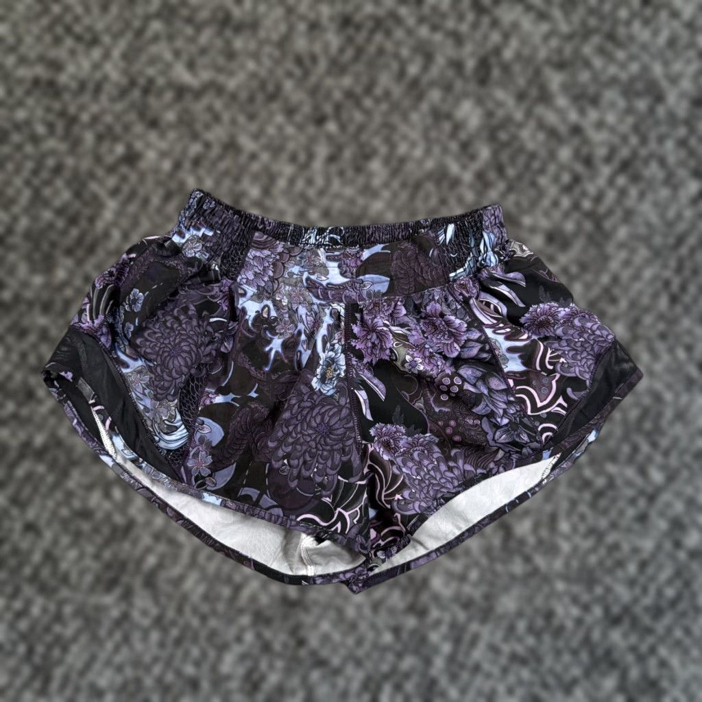 Lululemon Lululemon Hotty Hot Short Womens Size 8 Floral Athleisure Gym Training Comfort Size 30" / US 8 / IT 44 - 1 Thumbnail