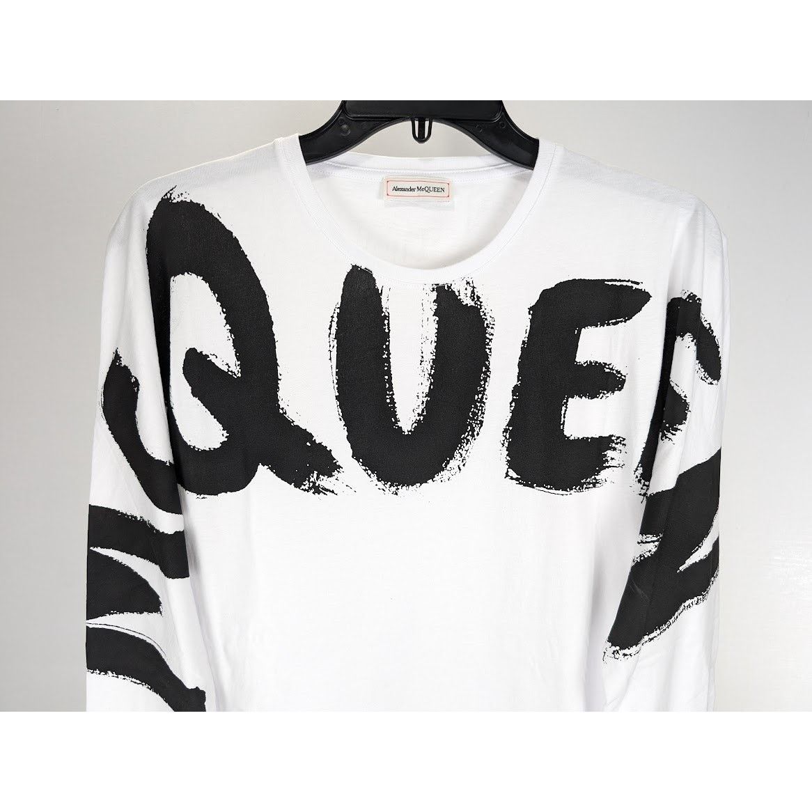 Alexander McQueen o1rshd1 Spray Logo Long Sleeve T-Shirt in White Size US S / EU 44-46 / 1 - 4 Thumbnail