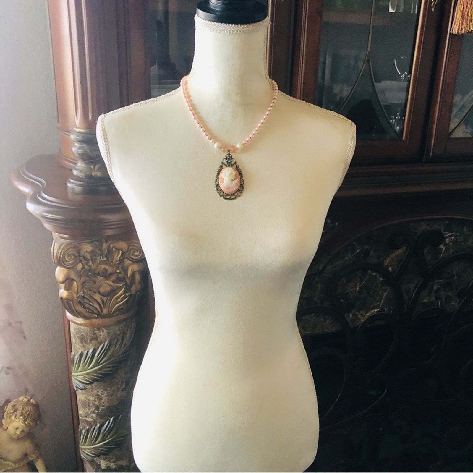 Handmade Handcrafted repurpose victorian lady cameo Pearl necklace Size ONE SIZE - 6 Thumbnail
