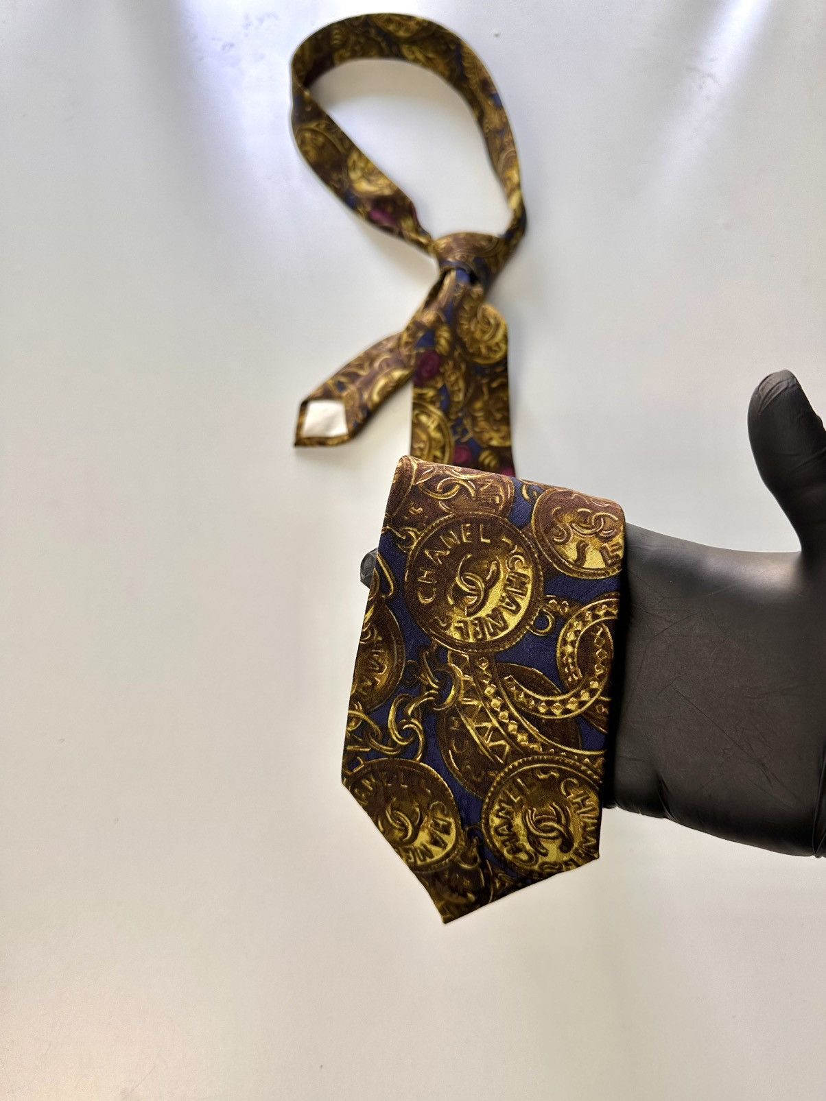 Chanel Chanel Paris Vintage Silk Tie Baroque Coin Print Size ONE SIZE - 5 Thumbnail