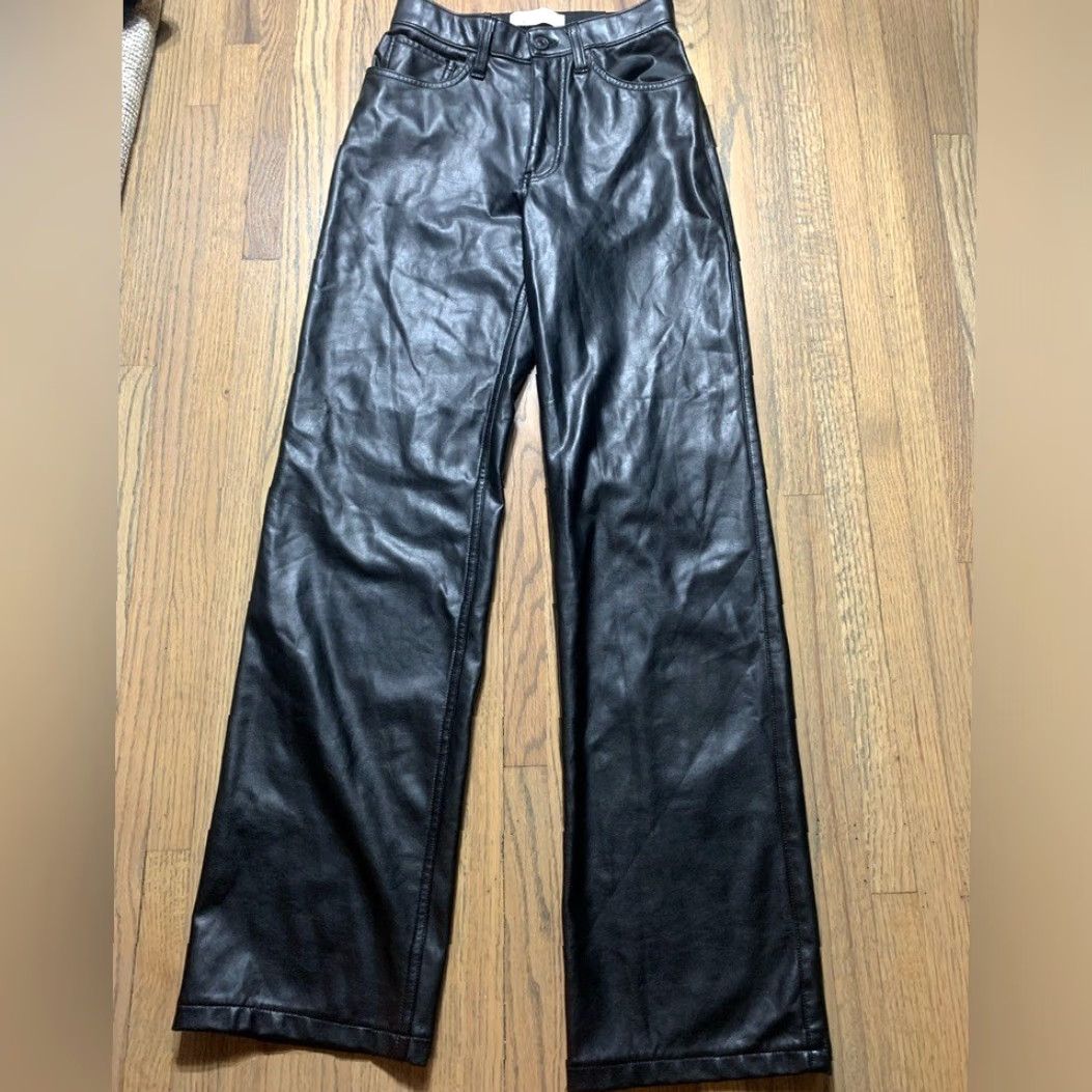 Abercrombie & Fitch Abercrombie & Fitch Jeans Ultra High Rise Faux Leather 0L Black Women 90s Relaxed Straight Jeans Size 25" / US 0 / IT 36 - 2 Thumbnail