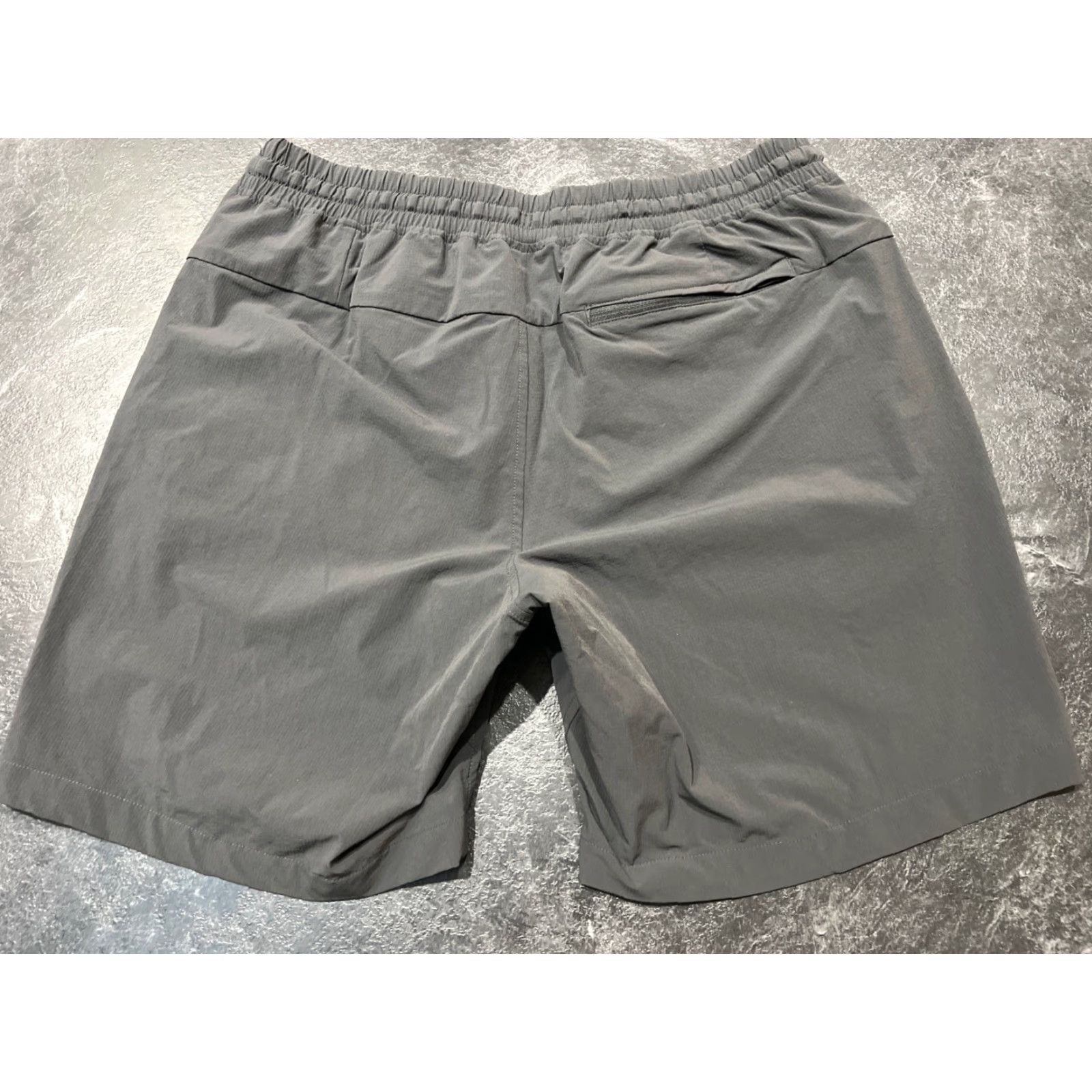 Lululemon Lululemon Men's Running Shorts XL Graphite Grey Athletic Activewear with Drawstring and Pockets Size US 36 / EU 52 - 7 Thumbnail