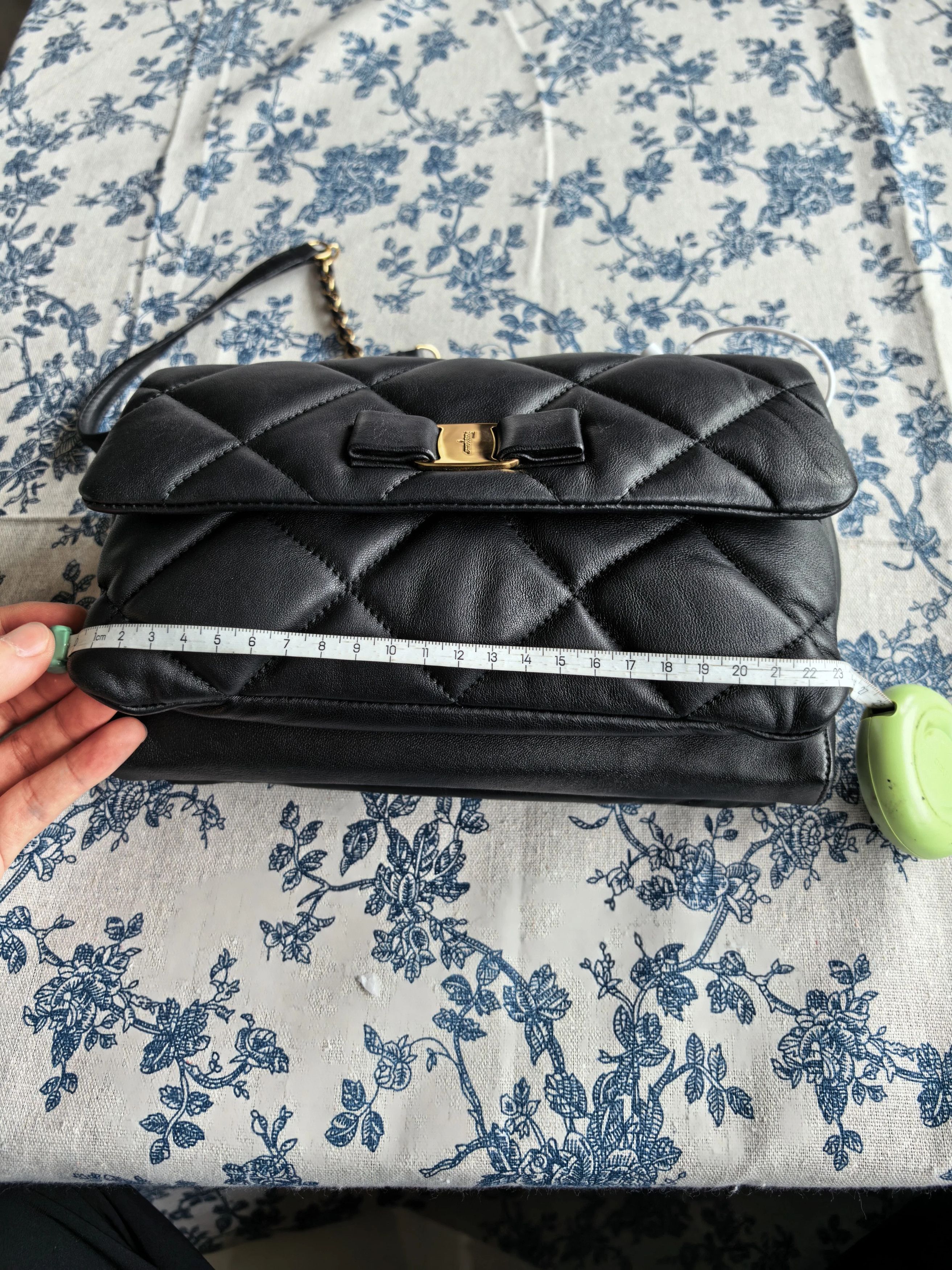 Salvatore Ferragamo Ferragamo Black Lambskin Bow Chain Crossbody/Shoulder Bag Size ONE SIZE - 7 Thumbnail