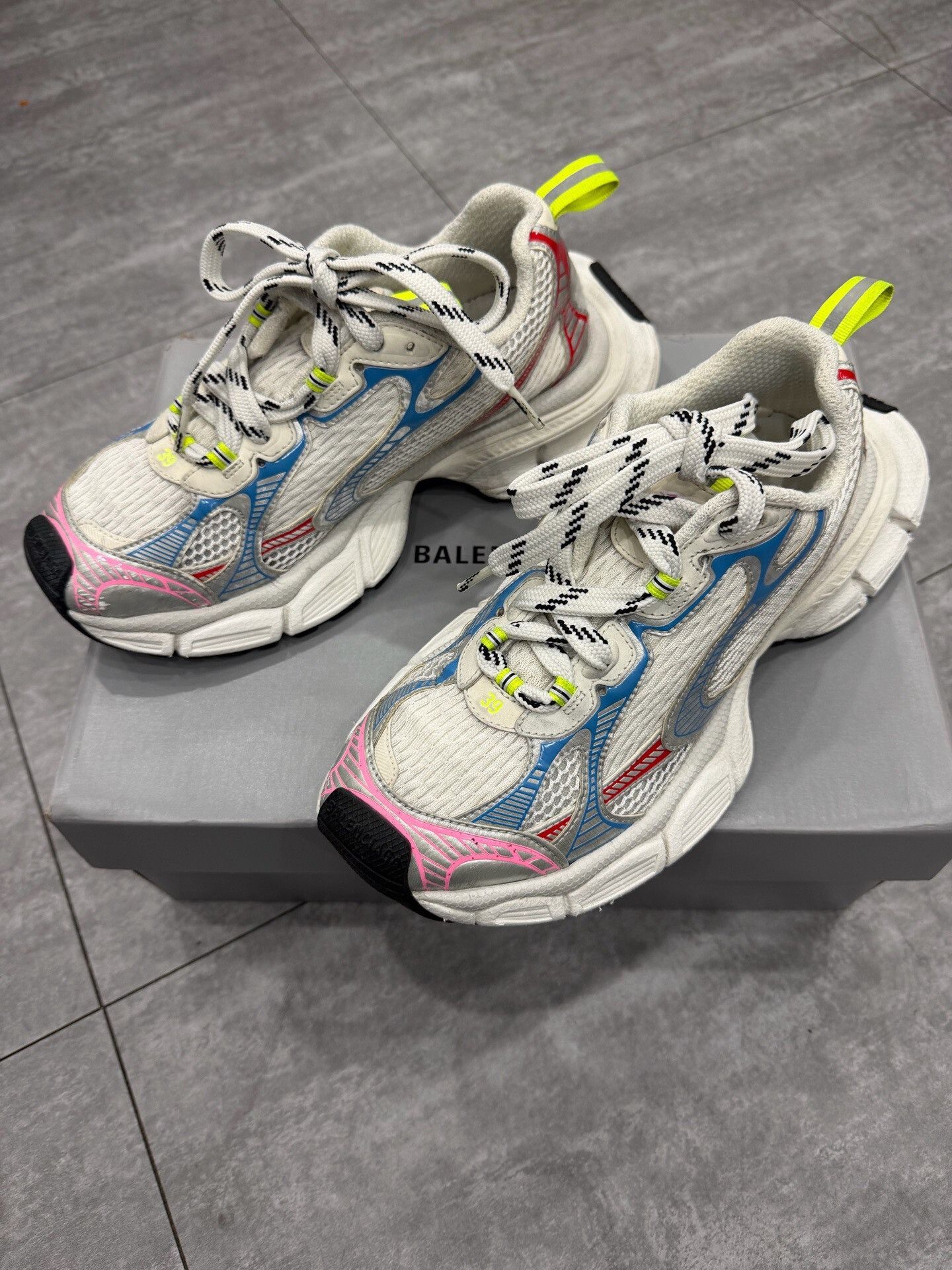 Balenciaga Balenciaga 3XL Size 39 with Box Size US 6 / EU 39 - 1 Thumbnail