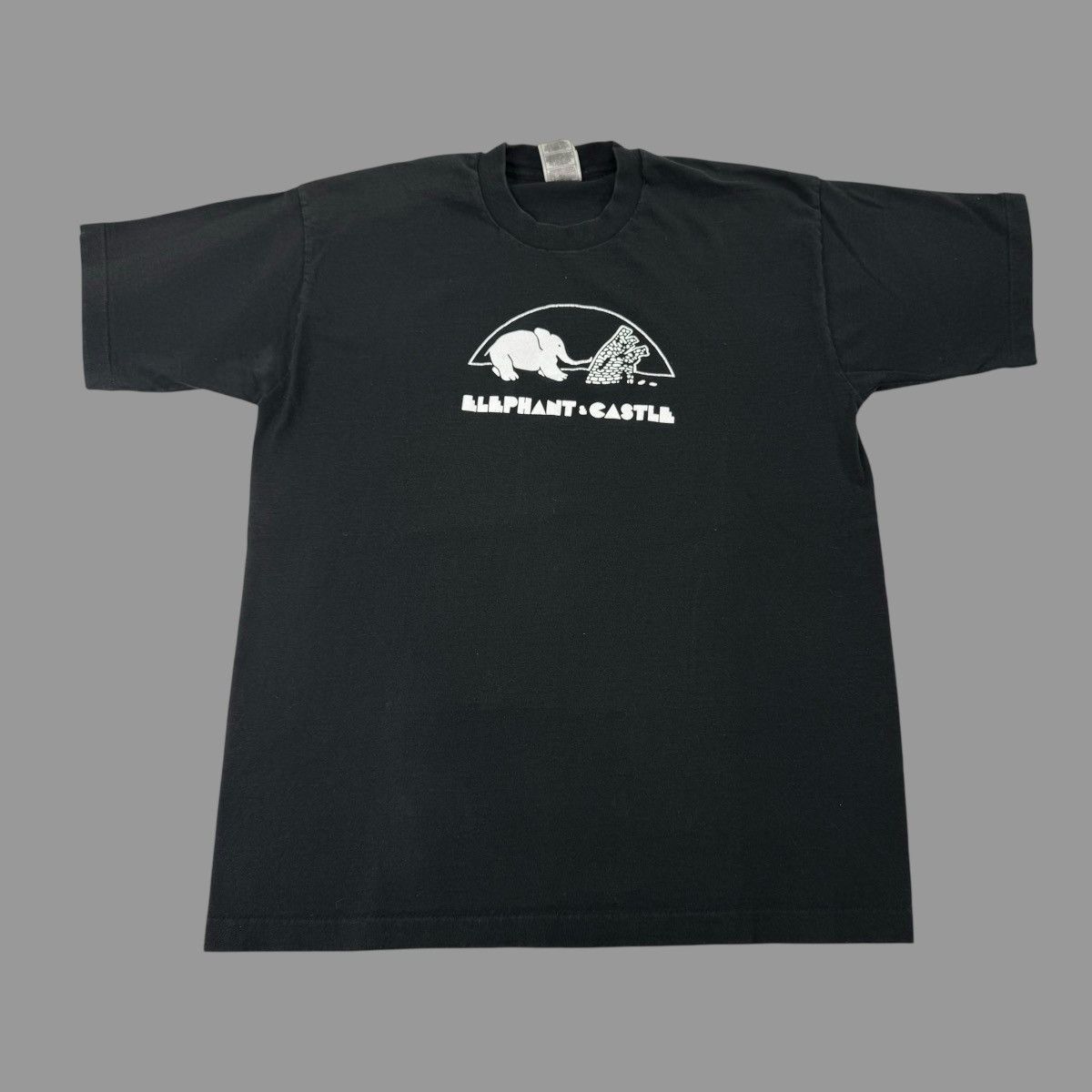 Vintage Vintage 1990s elephant castle T-shirt Size US L / EU 52-54 / 3 - 1 Thumbnail