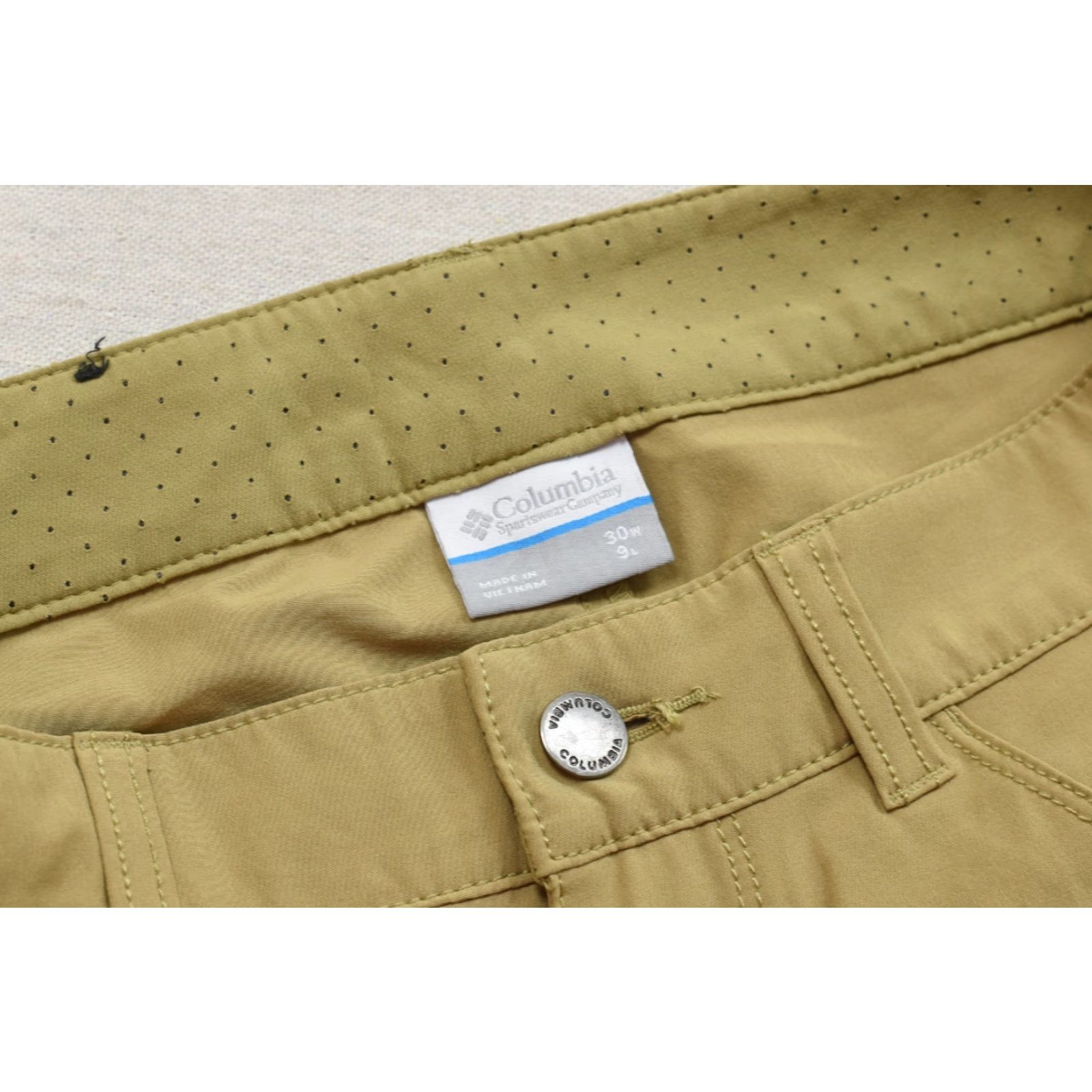 Vintage Columbia Men Flat Front Hiking Performance Shorts Bermuda 30 Beige Tan Summer Spring Pockets Zip Size US 30 / EU 46 - 7 Thumbnail