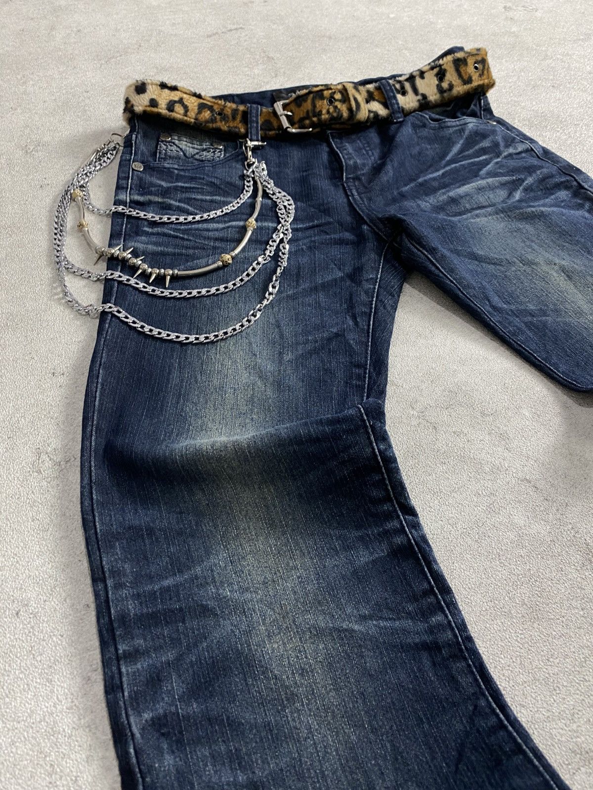 Japanese Brand 2000s Adorable Flare jean Size US 29 - 3 Thumbnail