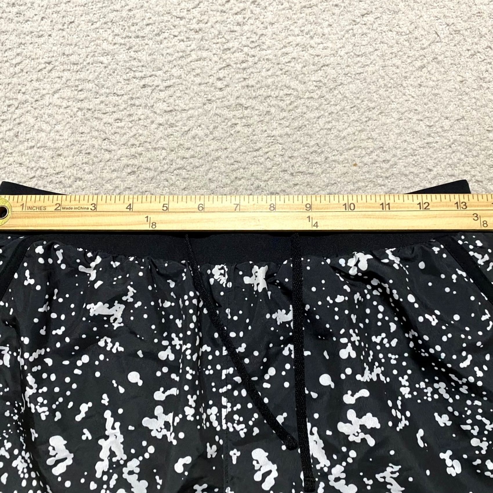 Under Armour Under Armour Womens Short Geometric Heatgear Lined Black 3 in Inseam S XS? Size 26" / US 2 / IT 38 - 6 Thumbnail
