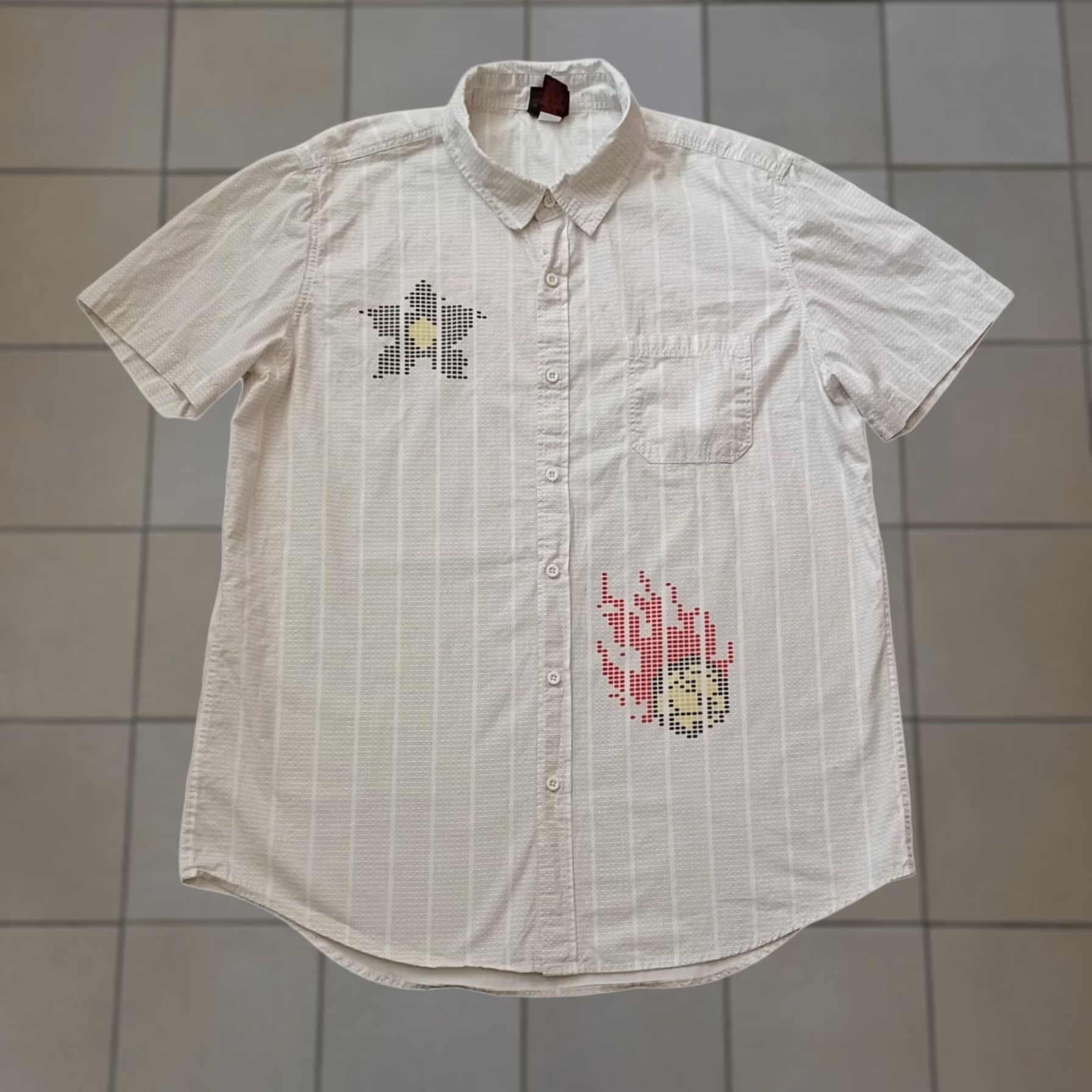 Vintage Stranger Things Mens Shirt XL Our Universe Woven Hellfire Demogorgon Button Up Size US XL / EU 56 / 4 - 1 Thumbnail
