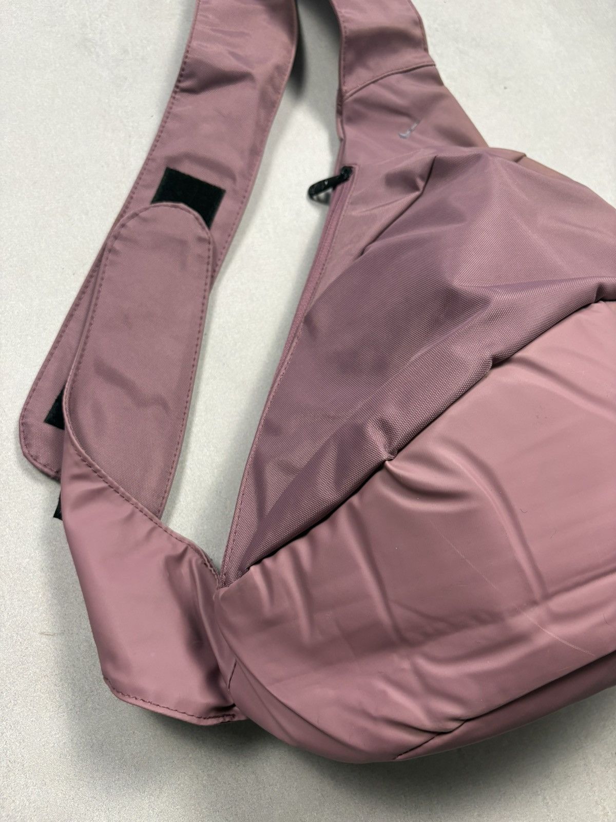 Nike 2000s Nike ACG Vintage Sling Bag Crossbody Pink Nylon Y2K Size ONE SIZE - 4 Thumbnail