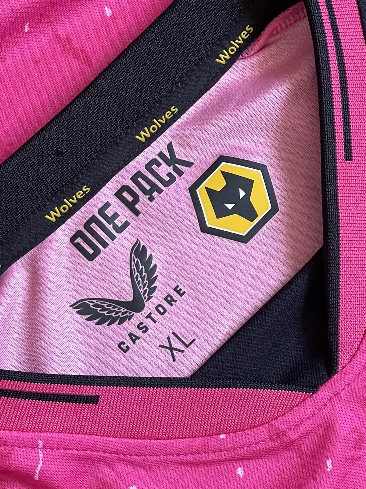 Other Castore Wolves pink long sleeve soccer jersey Size US M / EU 48-50 / 2 - 5 Thumbnail