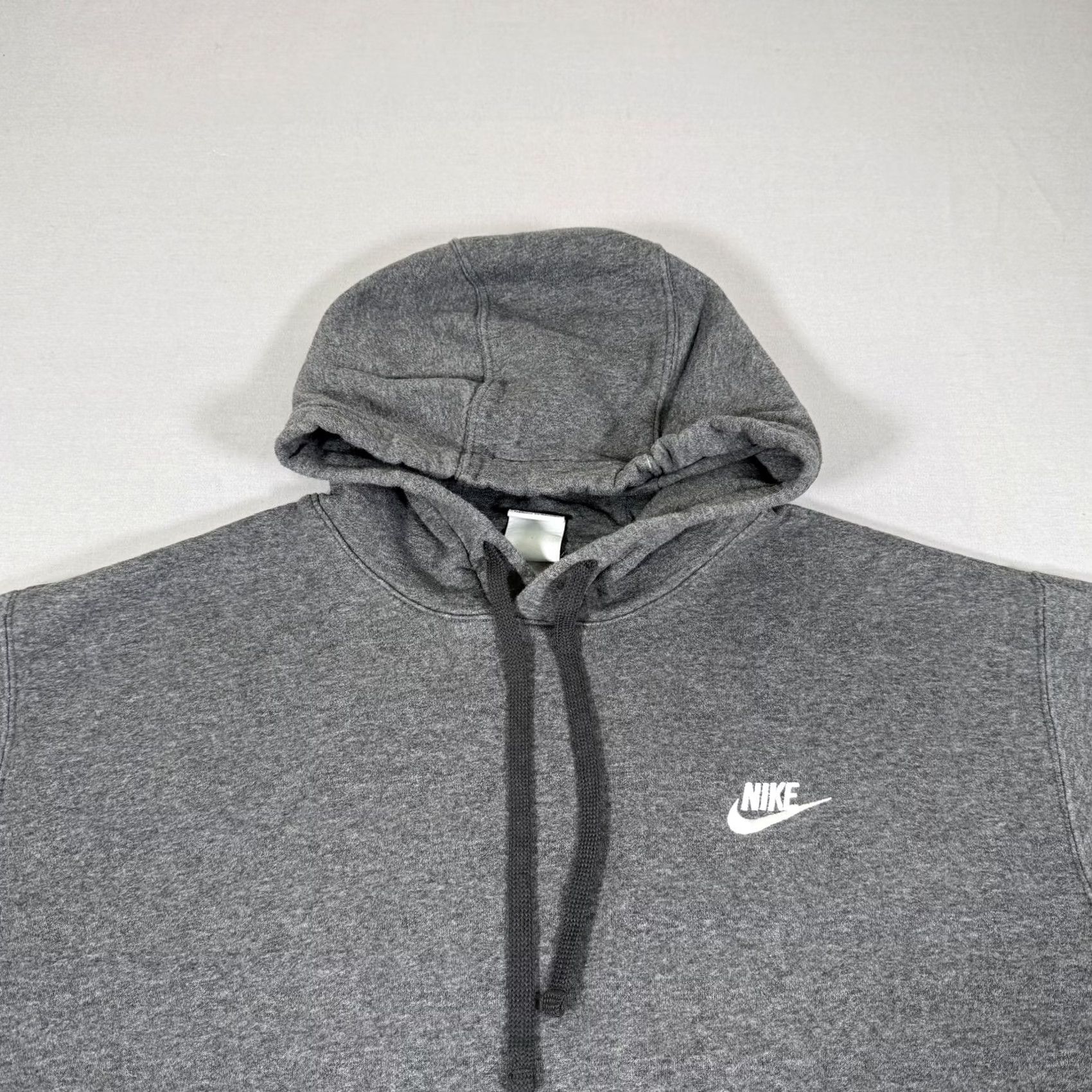 Nike Nike Hoodie Men XL Gray Club Fleece Pullover Sweater Swoosh Kangaroo Pocket Sportswear Nike Clothing Mens XL Gray Pullover Hoodie Size US XL / EU 56 / 4 - 2 Thumbnail