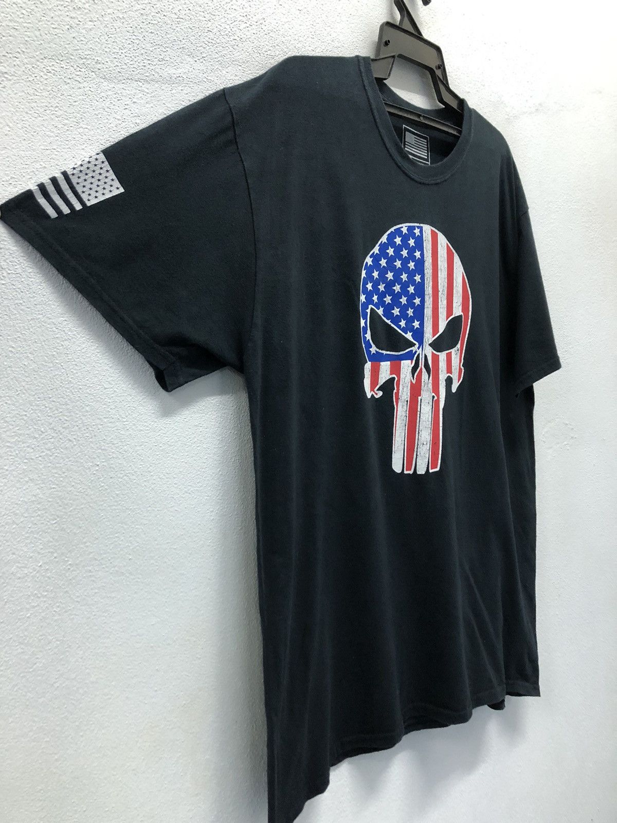 Vintage Vintage Punisher Skull American Flag Made In The Usa T-Shirt Size US XL / EU 56 / 4 - 5 Thumbnail
