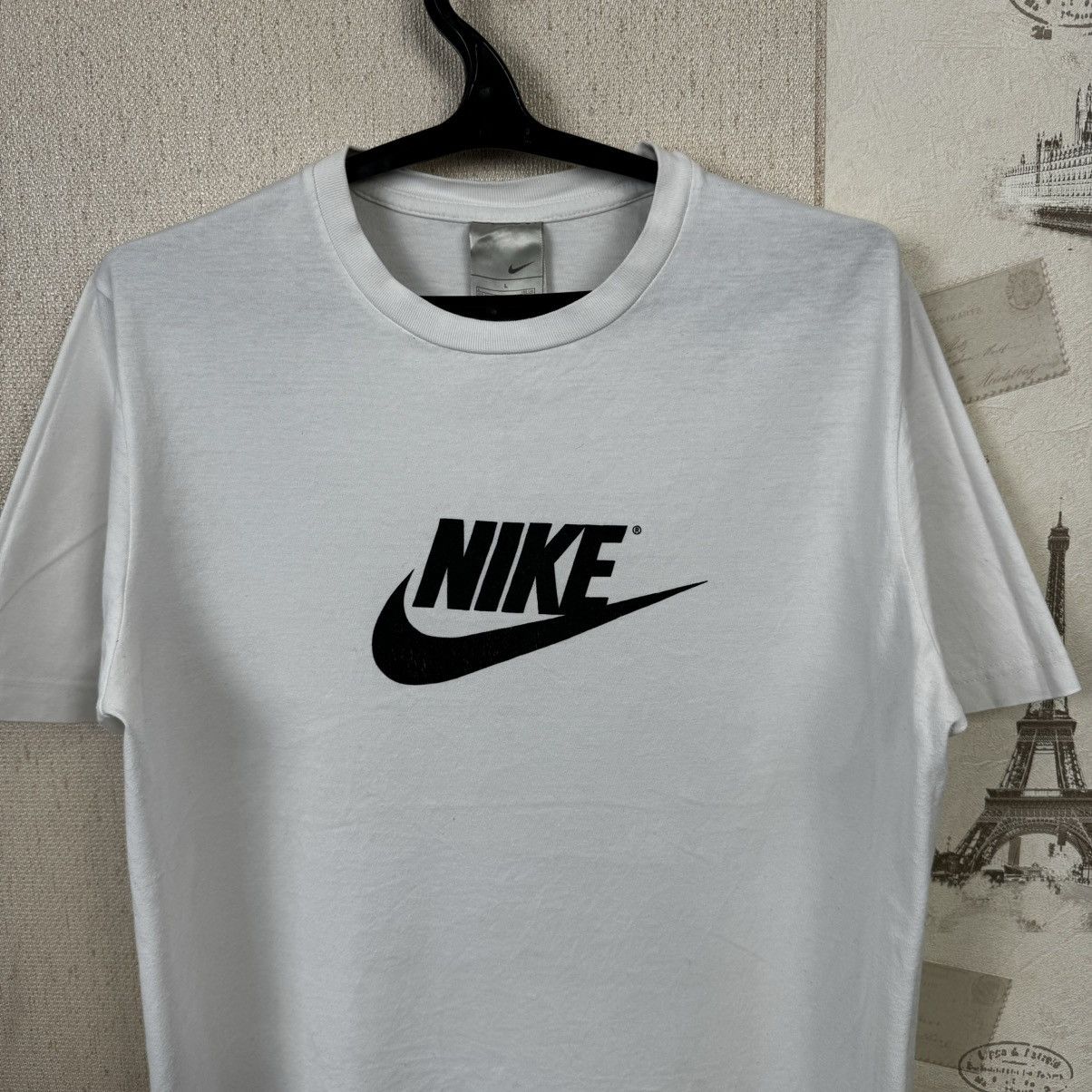 Nike × Vintage Vintage Nike T shirt 00s Centre Logo White Oversized L Size US L / EU 52-54 / 3 - 6 Thumbnail