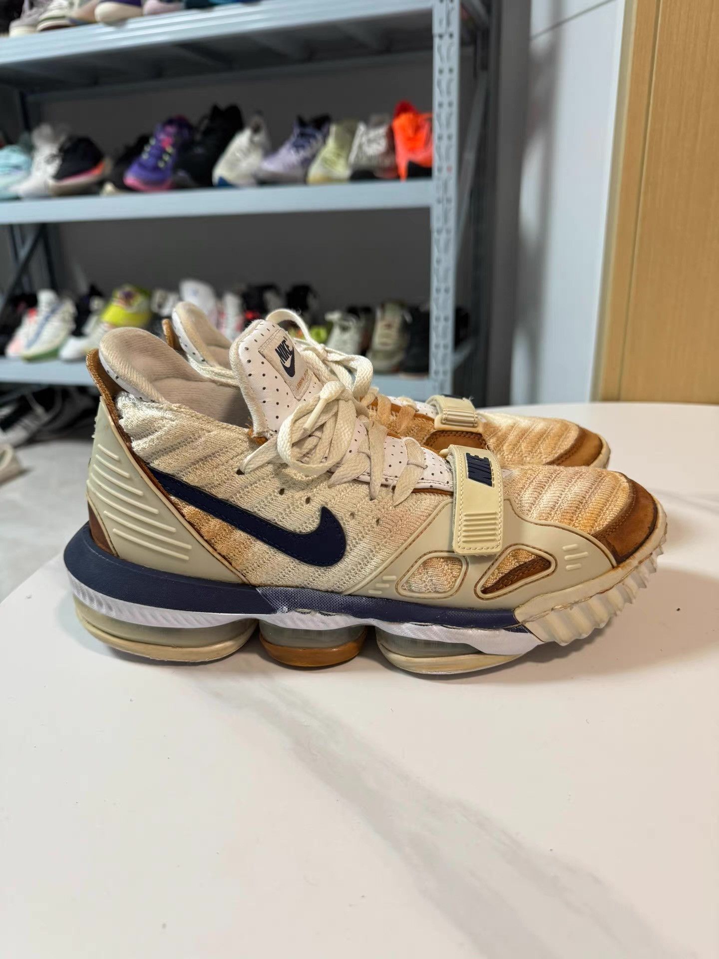 Nike Nike Zoom LeBron 16, cushioning and responsive Q10 Size US 7.5 / EU 40-41 - 1 Thumbnail