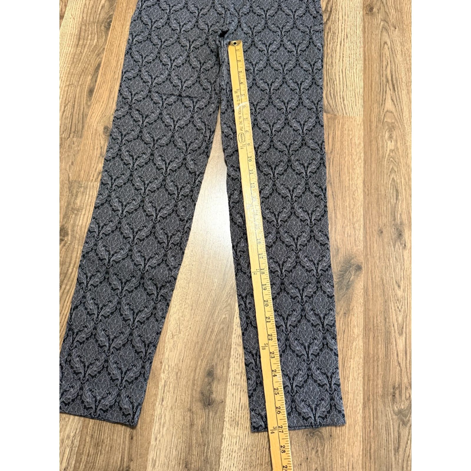 Vintage 89th & Madison Pants Women XS Small Grey Black Floral Pull On 38" Length Regular Rise Ankle Casual Pants Women Midsize Regular Fit Size 28" / US 6 / IT 42 - 7 Thumbnail