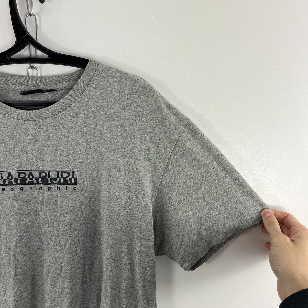 Napapijri Napapijri T-Shirt Grey Centre Logo Size M Relaxed Fit Size US M / EU 48-50 / 2 - 3 Thumbnail