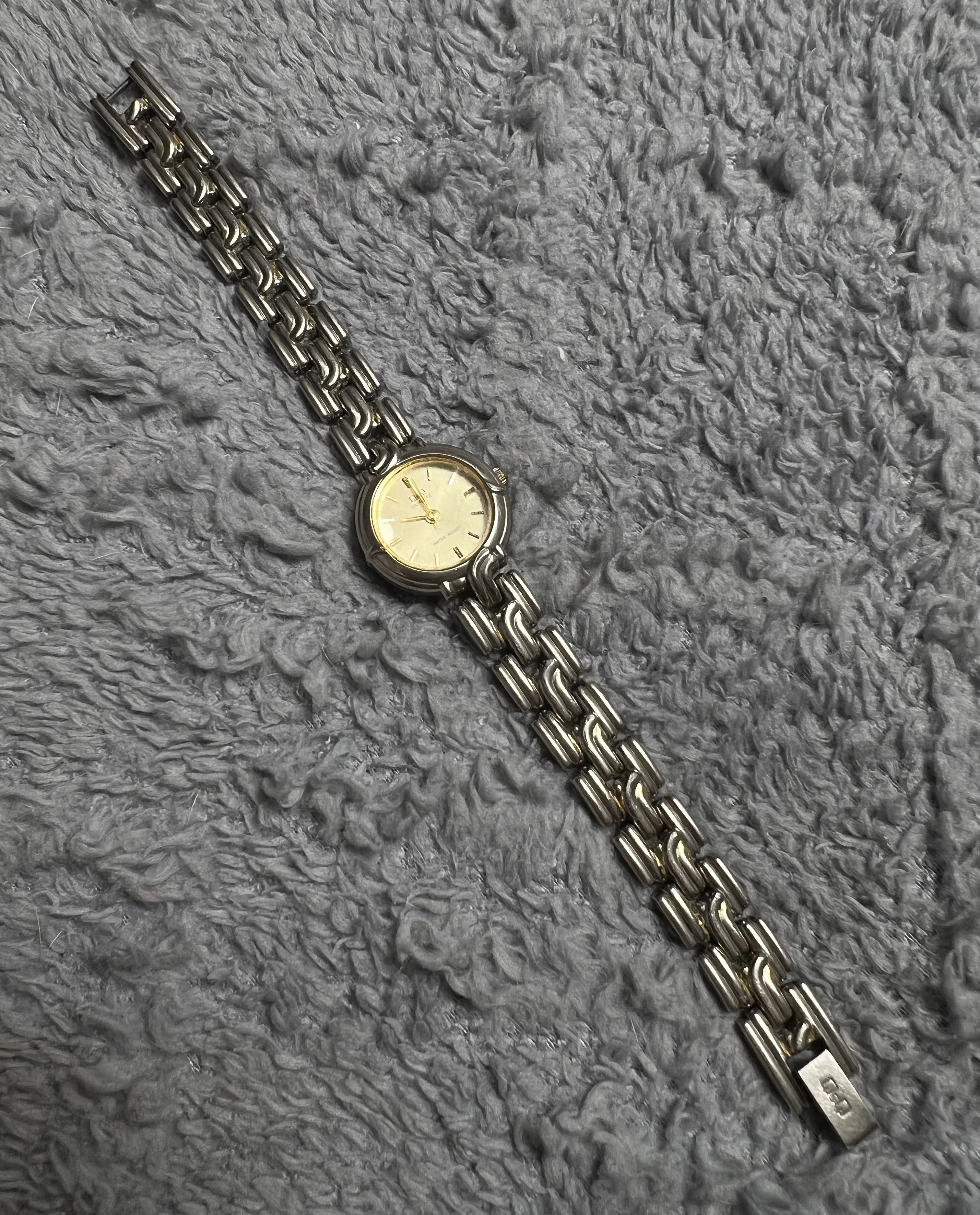 Japanese Brand Futuristic Minimalistic Q&Q Japanese Style Bracelet Watch Size ONE SIZE - 4 Thumbnail