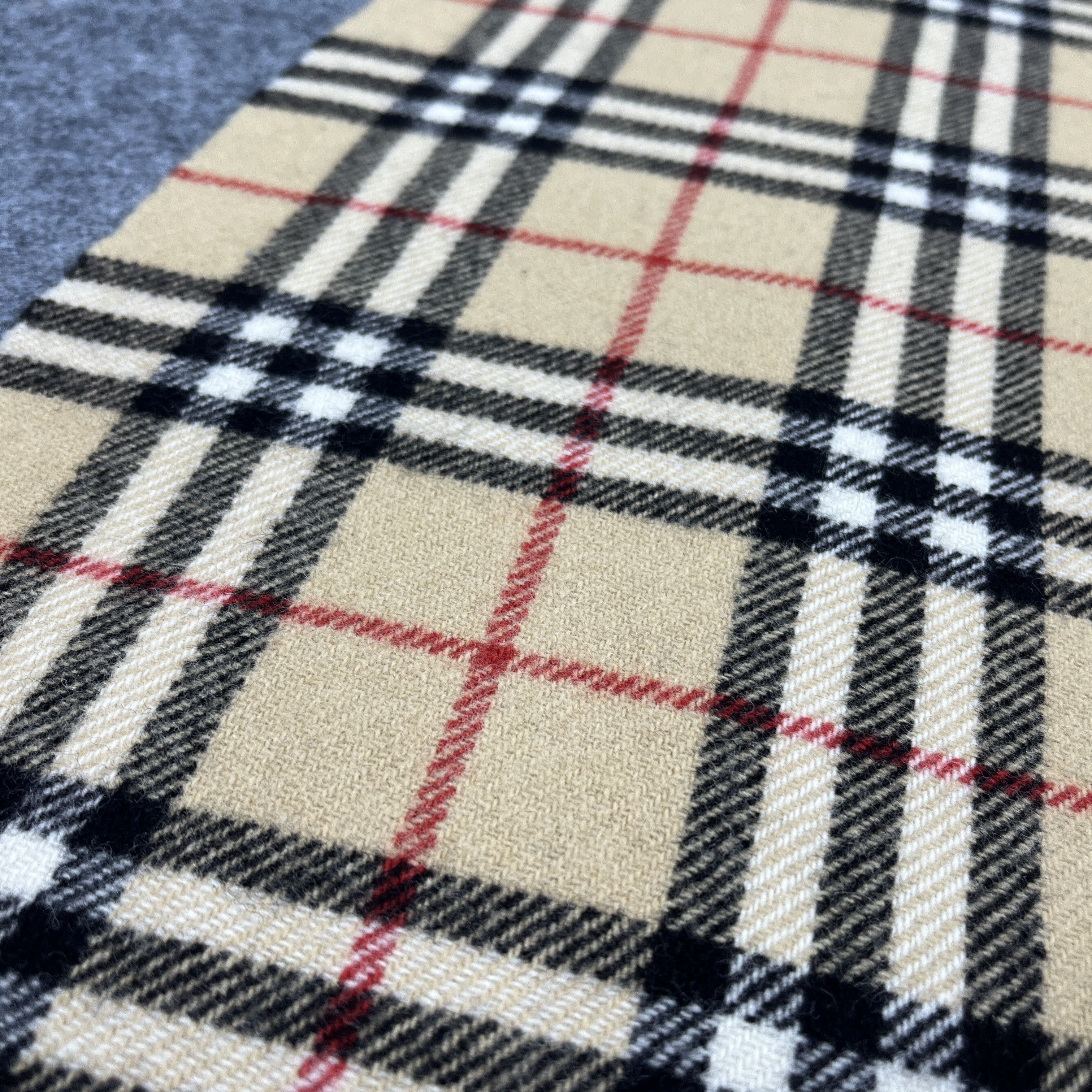 Burberry Burberry Stole / Scarf / Muffler / Neckwear T983 Size ONE SIZE - 8 Thumbnail