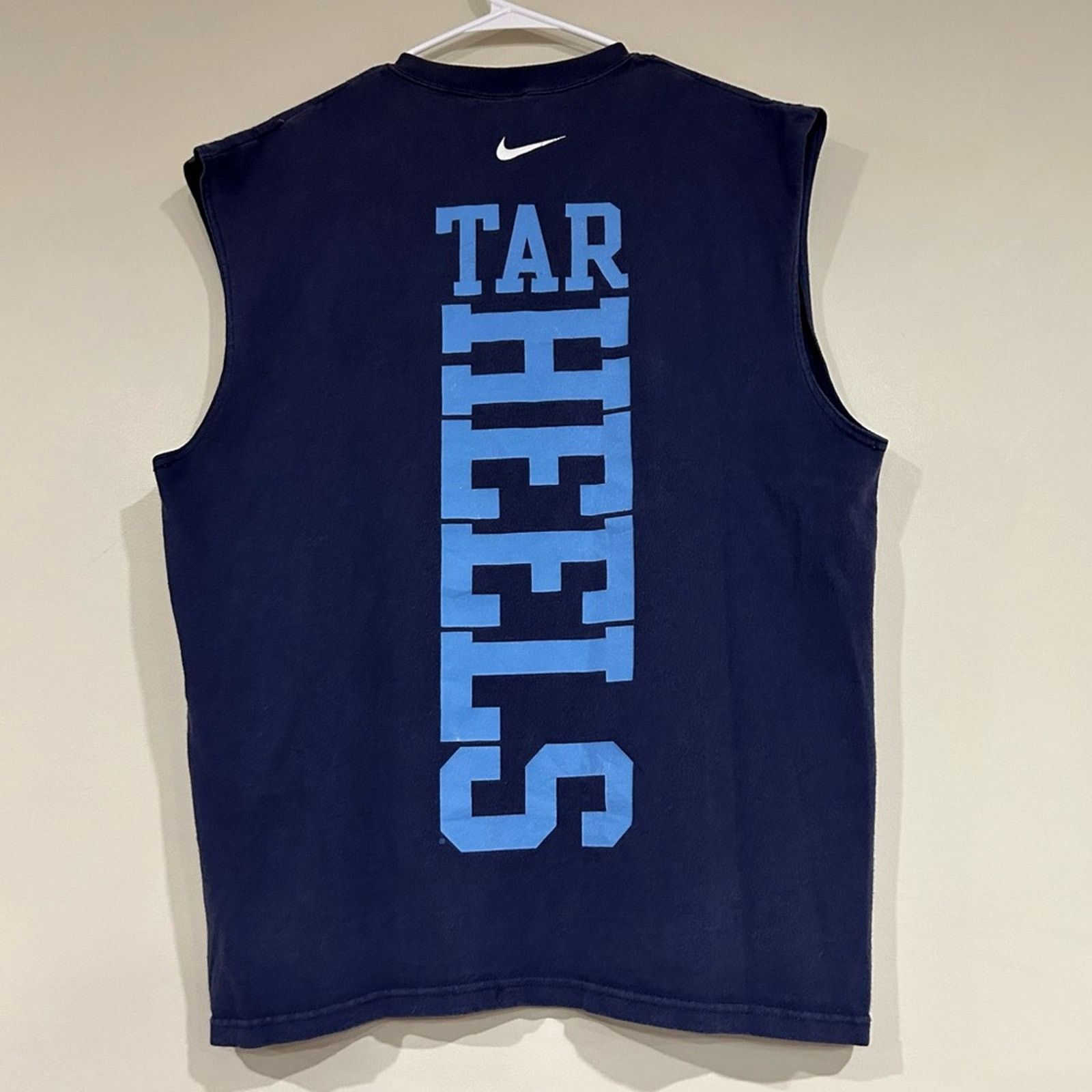 Nike Vintage Nike North Carolina Tar Heels Sleeveless Shirt Size US L / EU 52-54 / 3 - 2 Thumbnail
