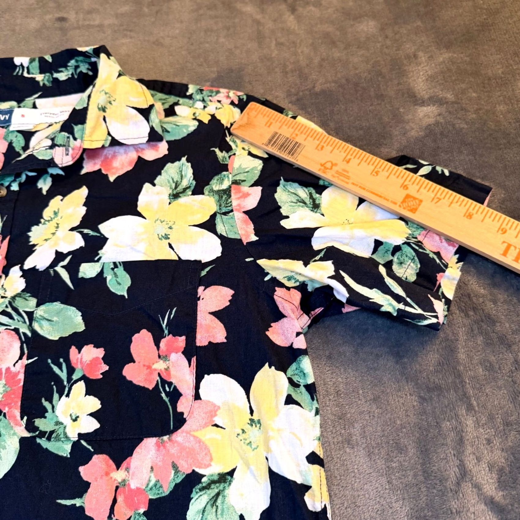 Old Navy Old Navy Button-Up Short Sleeve Floral Print Everyday Shirt Mens Small Black Floral Button-Up Pocketed Shirt Size US S / EU 44-46 / 1 - 7 Thumbnail