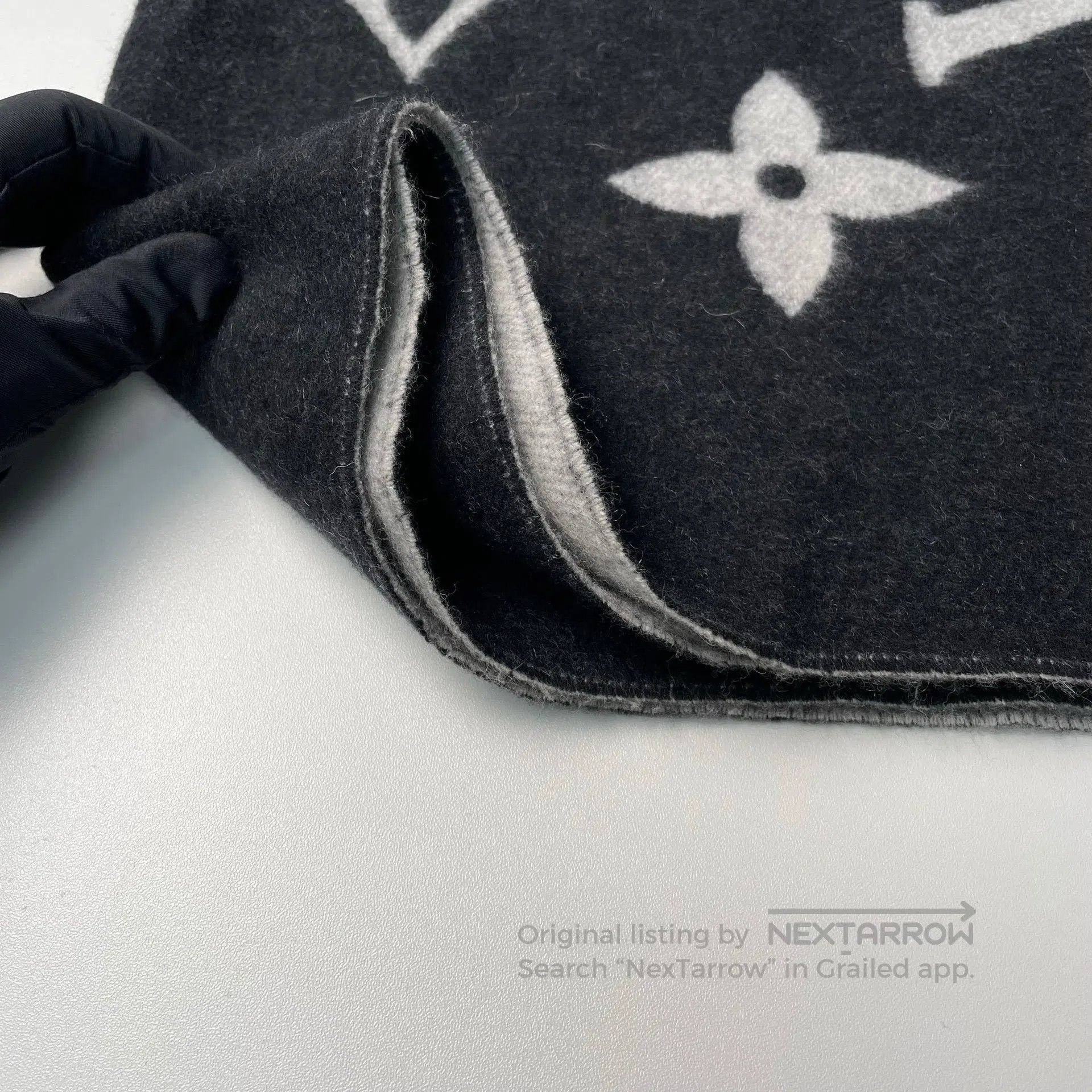Louis Vuitton Louis Vuitton Black and Gray Printed Cashmere Double-sided Size ONE SIZE - 4 Thumbnail