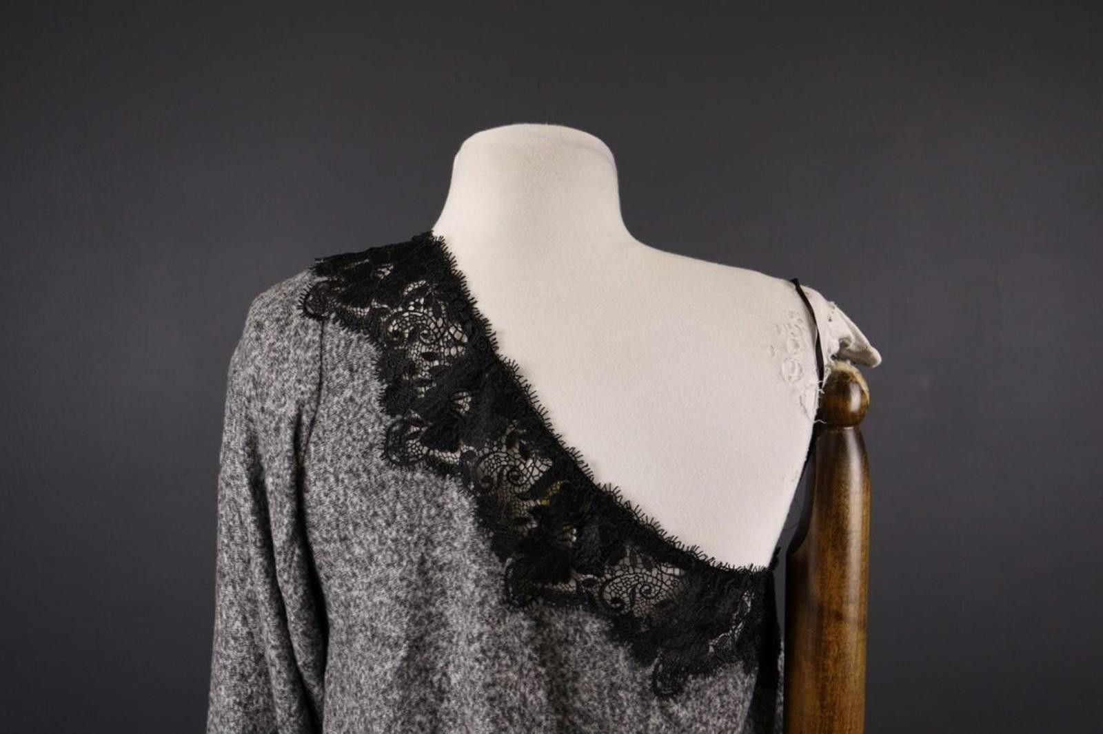 The Kooples The Kooples Sport Gray Floral One Shoulder Top Size 2 Size XS / US 0-2 / IT 36-38 - 5 Thumbnail