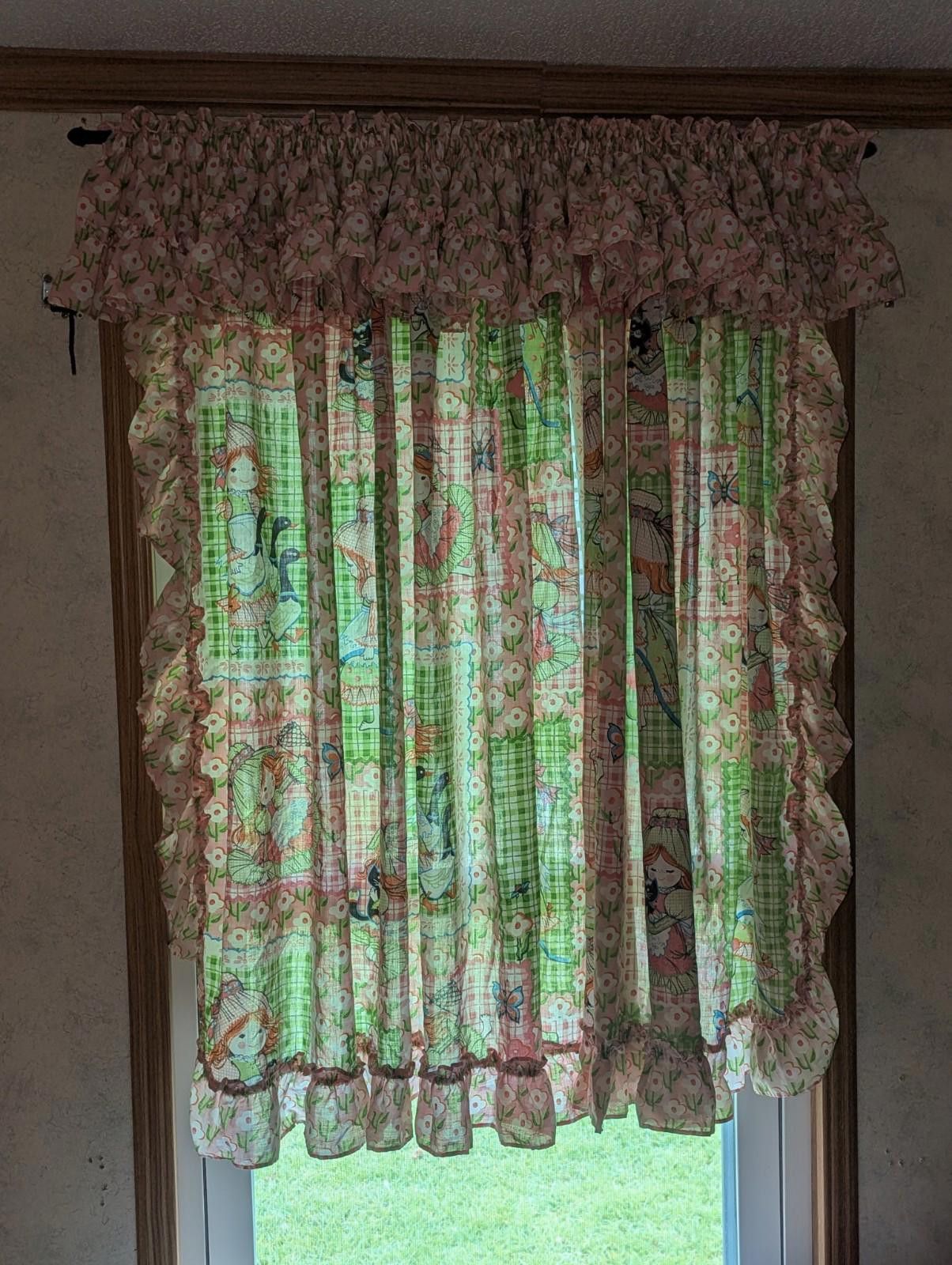 Designer VTG 70s Pink Patchwork Floral Holly Hobbie Ruffle Curtains Size ONE SIZE - 1 Thumbnail
