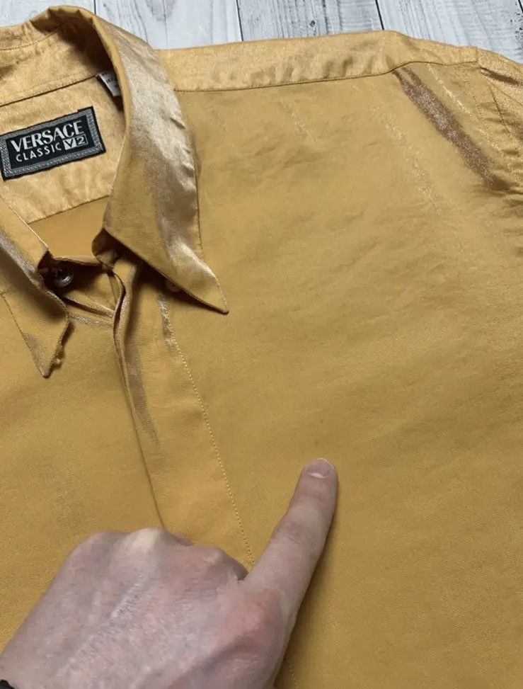 Vintage Vintage Versace shirt gold rare nylon size M Size US M / EU 48-50 / 2 - 4 Thumbnail