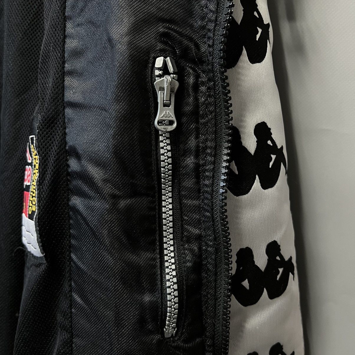 Kappa Vintage 90s Kappa F.C Juventus Zip Up Jacket RARE size L Size US L / EU 52-54 / 3 - 19 Thumbnail