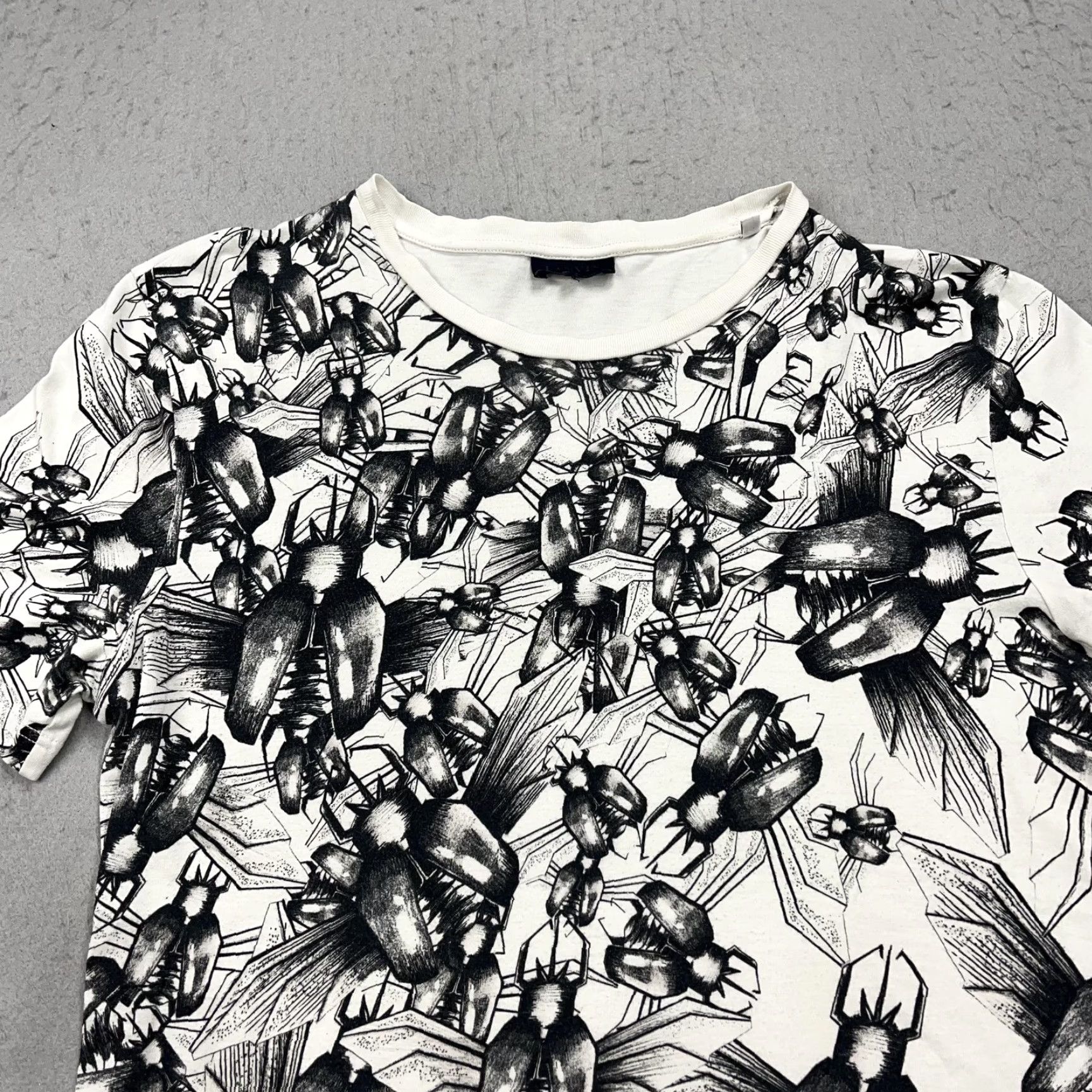 Lanvin Lanvin Shirt Mens Large White Crewneck Graphic Print T-Shirt Designer Front Insect AOP Fly Crew Neck Short Sleeve Size US L / EU 52-54 / 3 - 2 Thumbnail