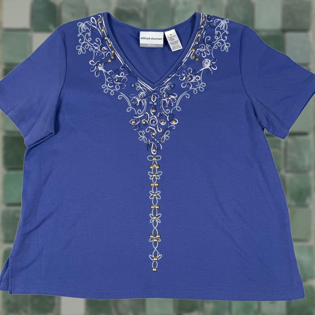 Vintage Alfred Dunner Shirt Women Petite Medium Blue Embroidered Beaded V-Neck Top Size M / US 6-8 / IT 42-44 - 1 Thumbnail