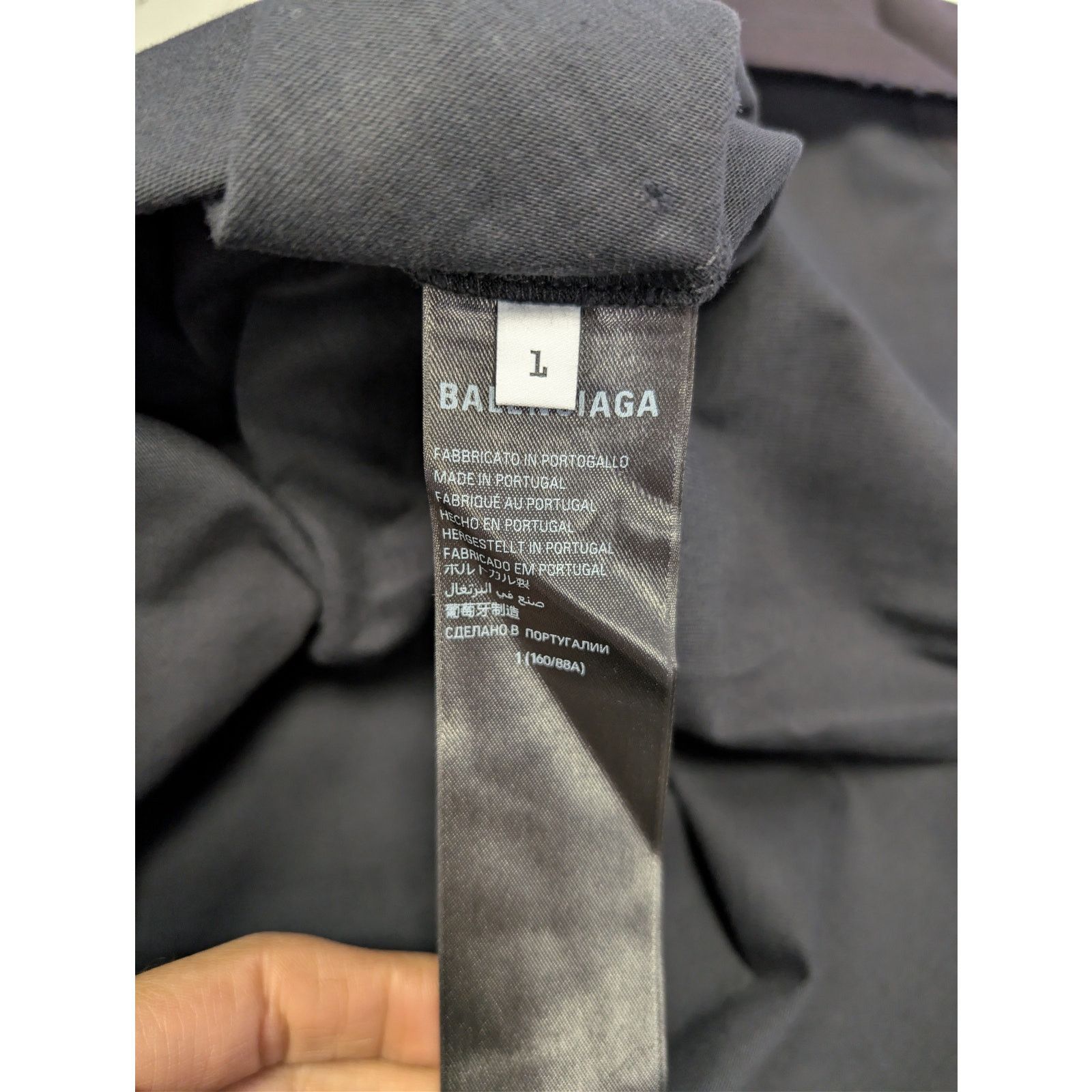 Balenciaga o1rshd1 Pierced Oversized Vintage Jersey T-Shirt in Black Size US S / EU 44-46 / 1 - 16 Thumbnail