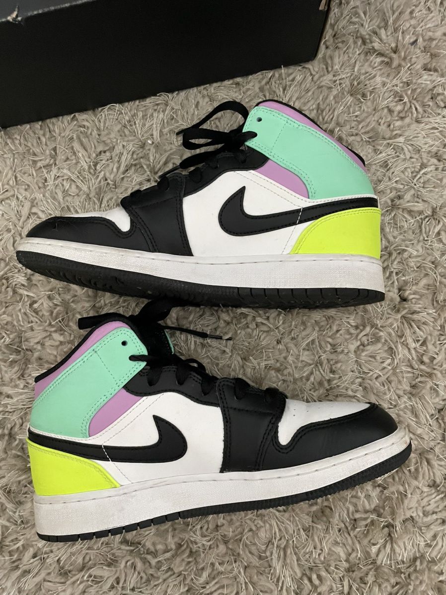 Jordan Brand Jordan 1 Mid Gs Pastel Size US 6.5 / EU 39-40 - 3 Thumbnail