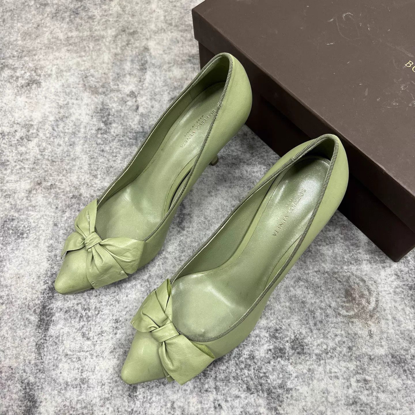 Bottega Veneta BV 99new green lambskin wineglassheel highheels 37.5 Size US 7 / IT 37 - 2 Thumbnail