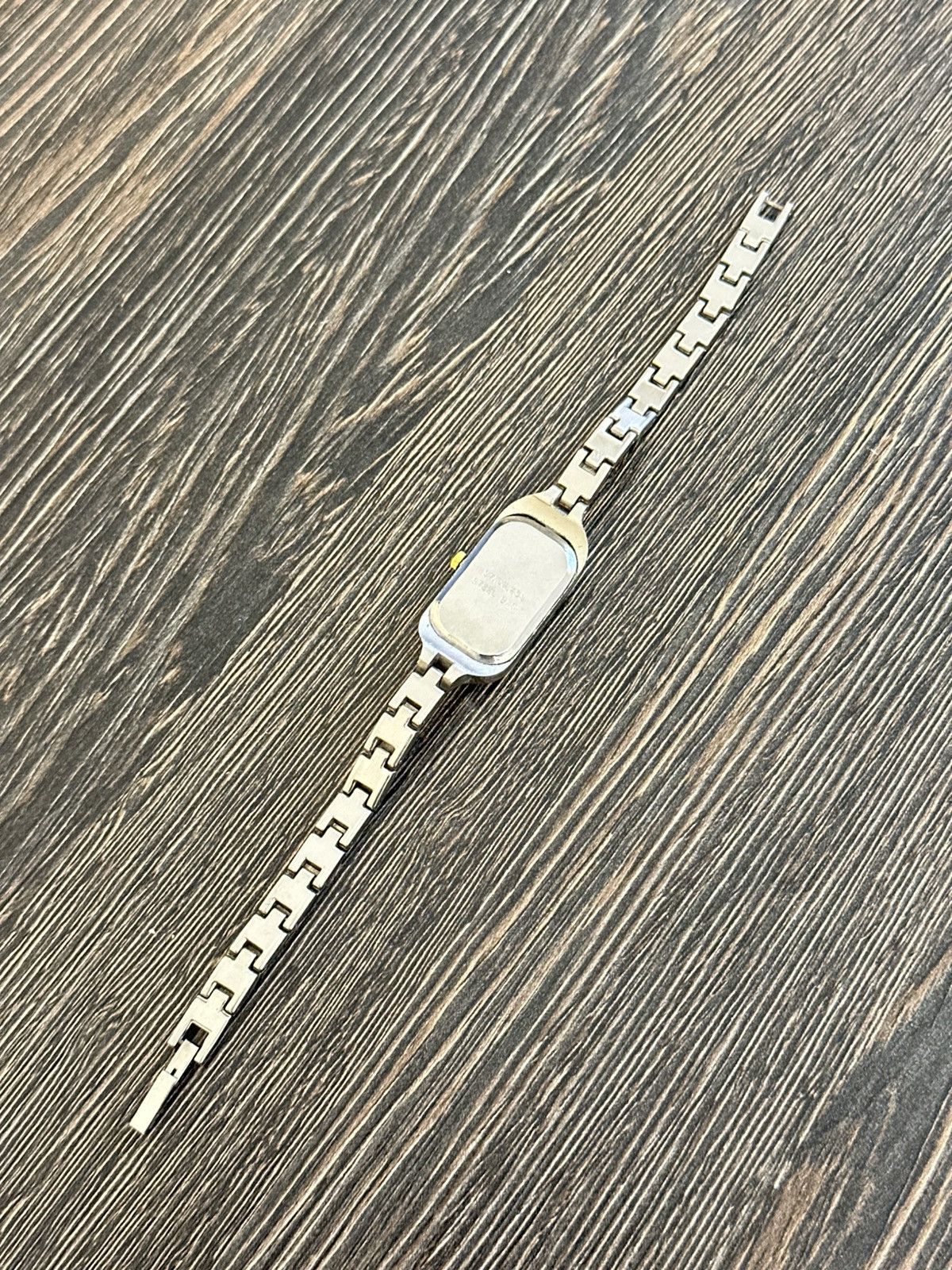 Gucci Vintage 90s Gucci Dress Wrist Watch Swiss Made Quartz Woman Size ONE SIZE - 9 Thumbnail